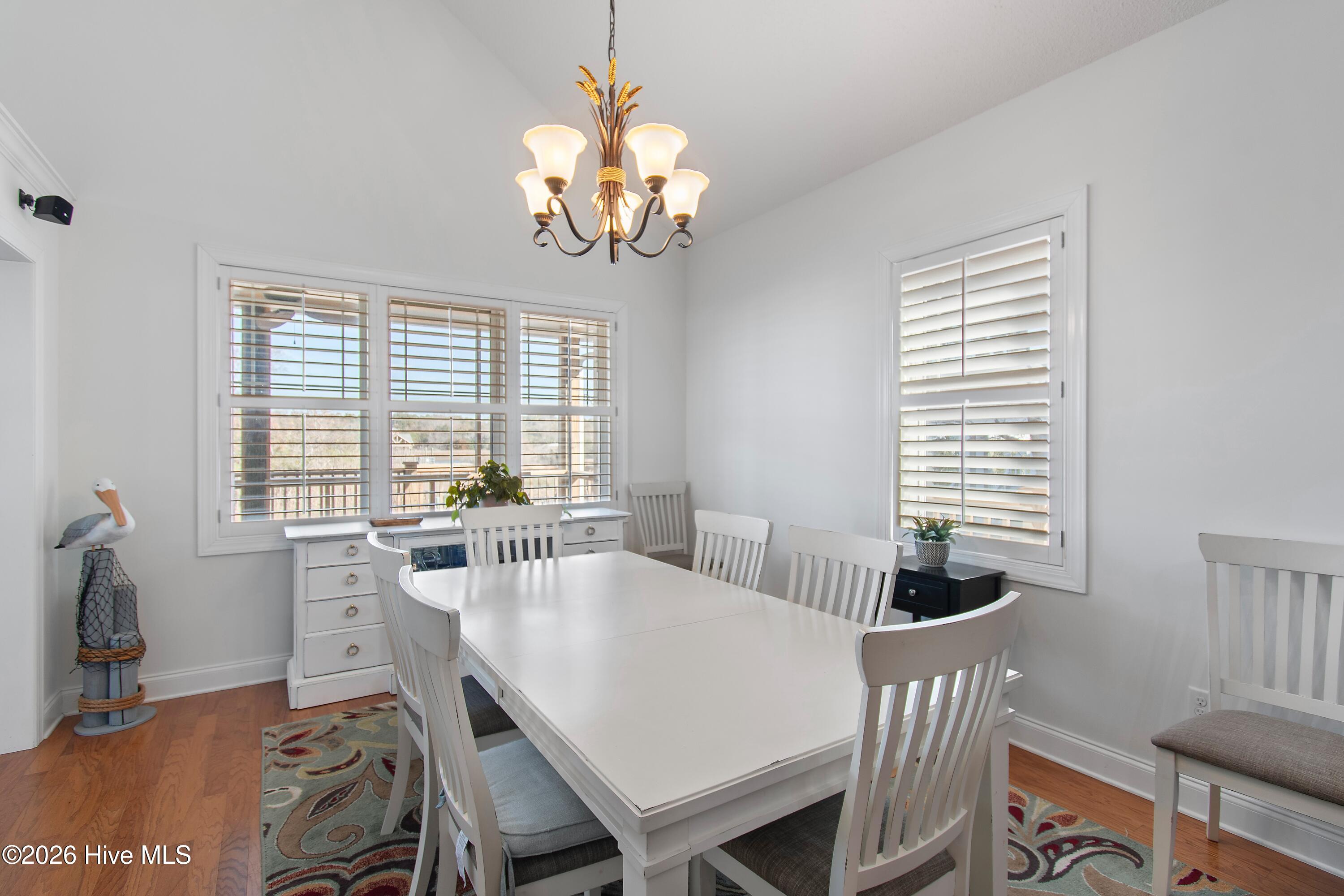 100552486 | Photo 24