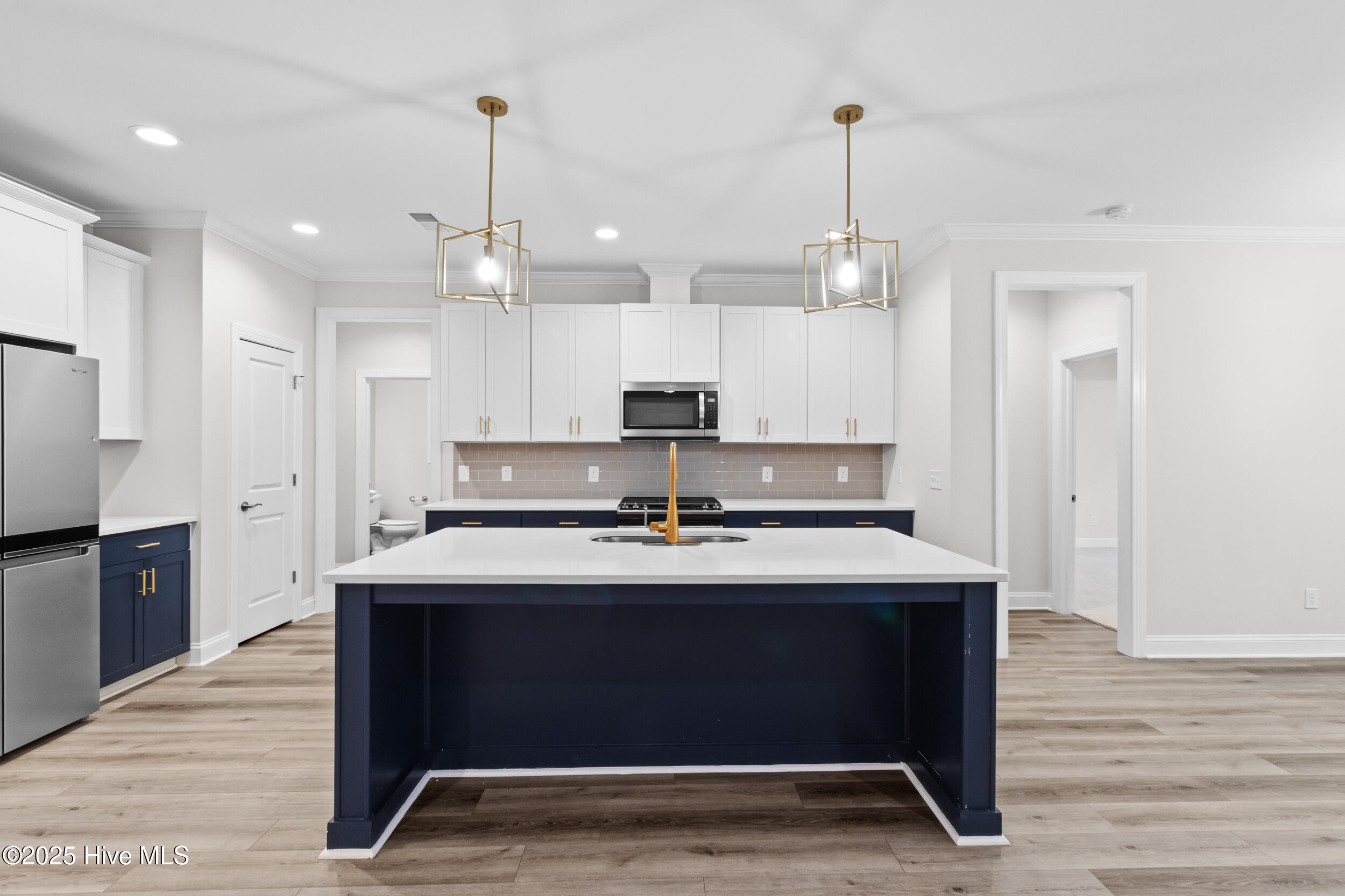 100538867 | Photo 12