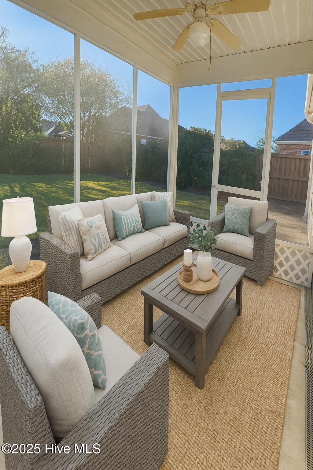 100537389 | Photo 15