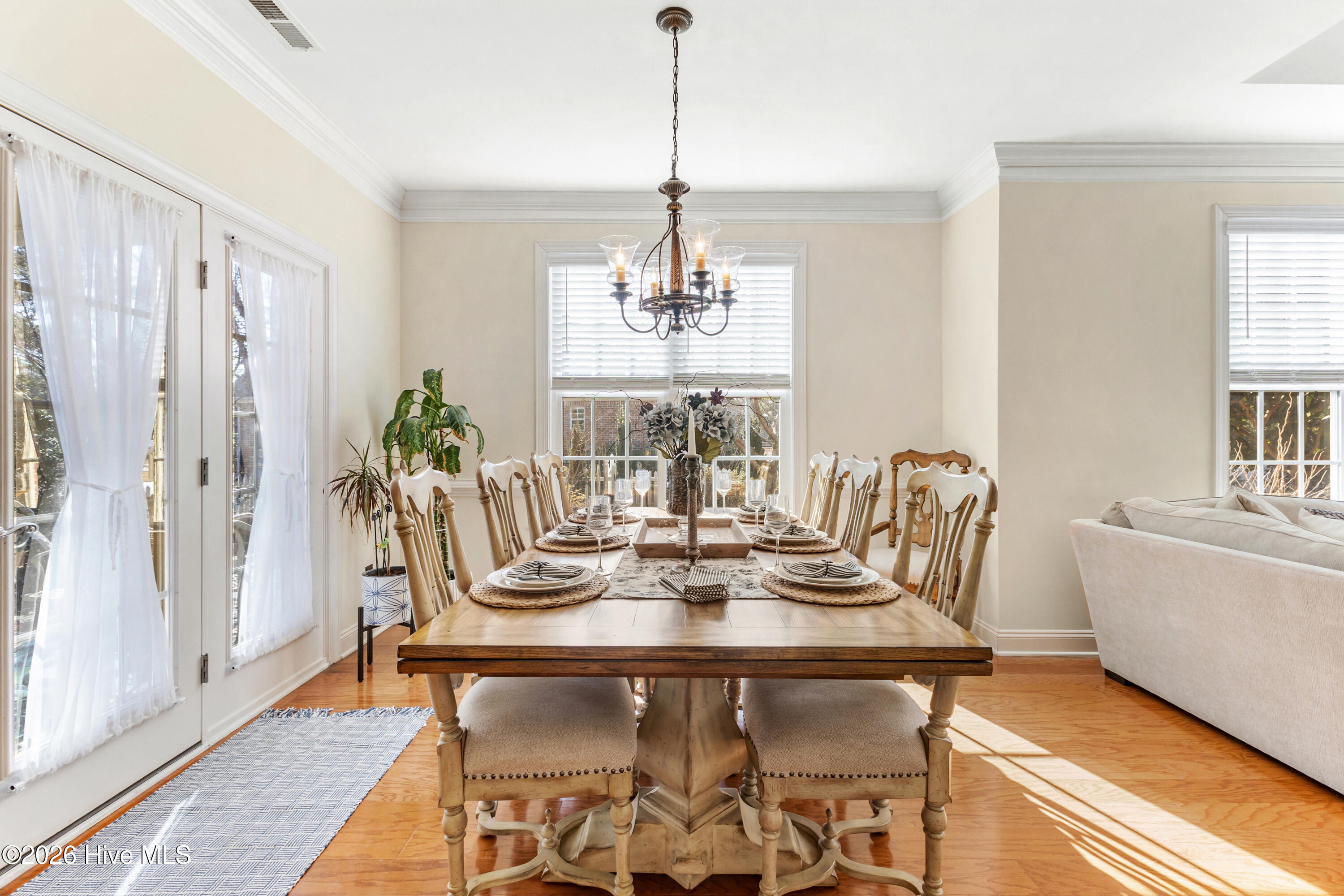 100553841 | Photo 18