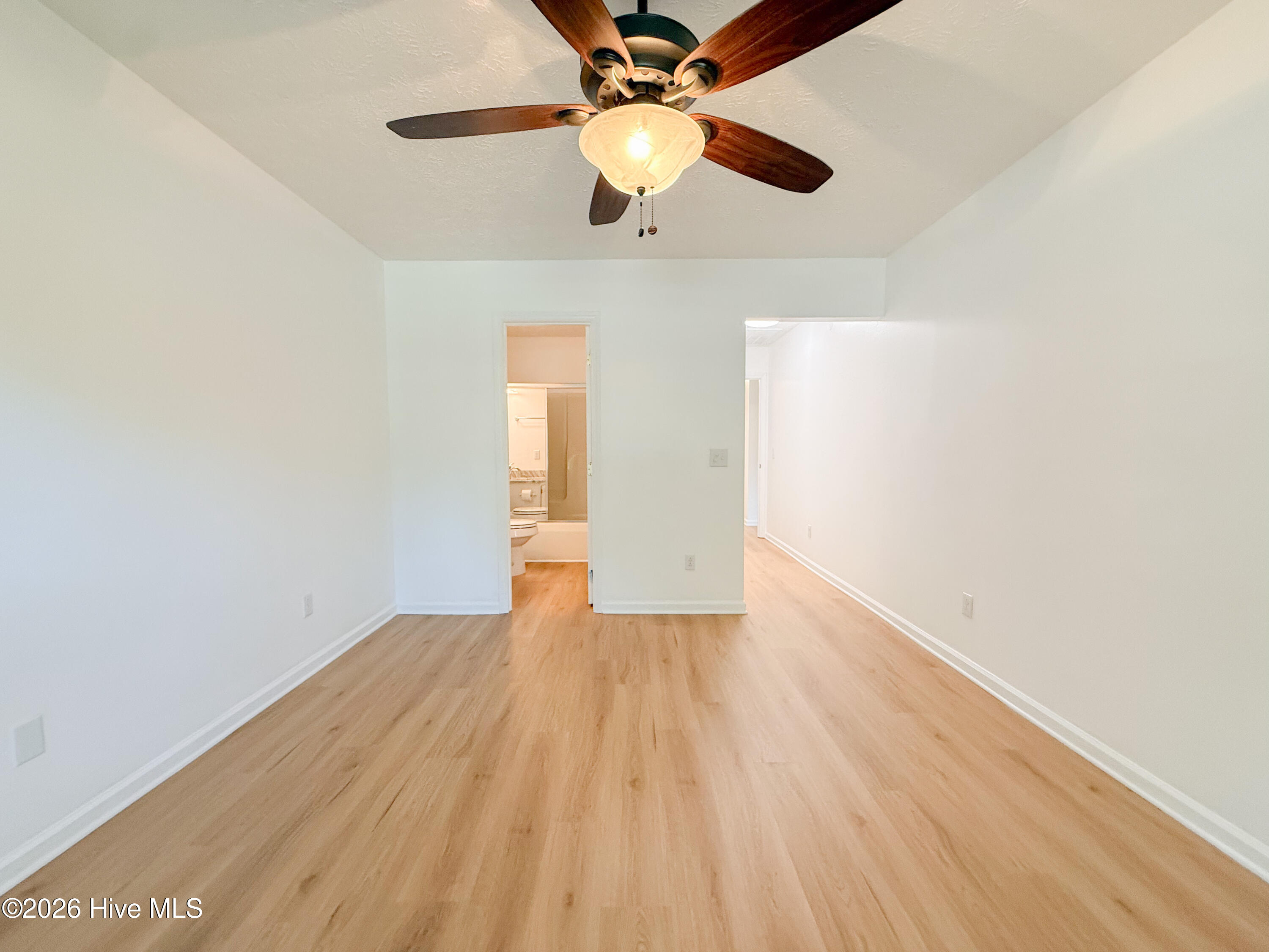 100568255 | Photo 35