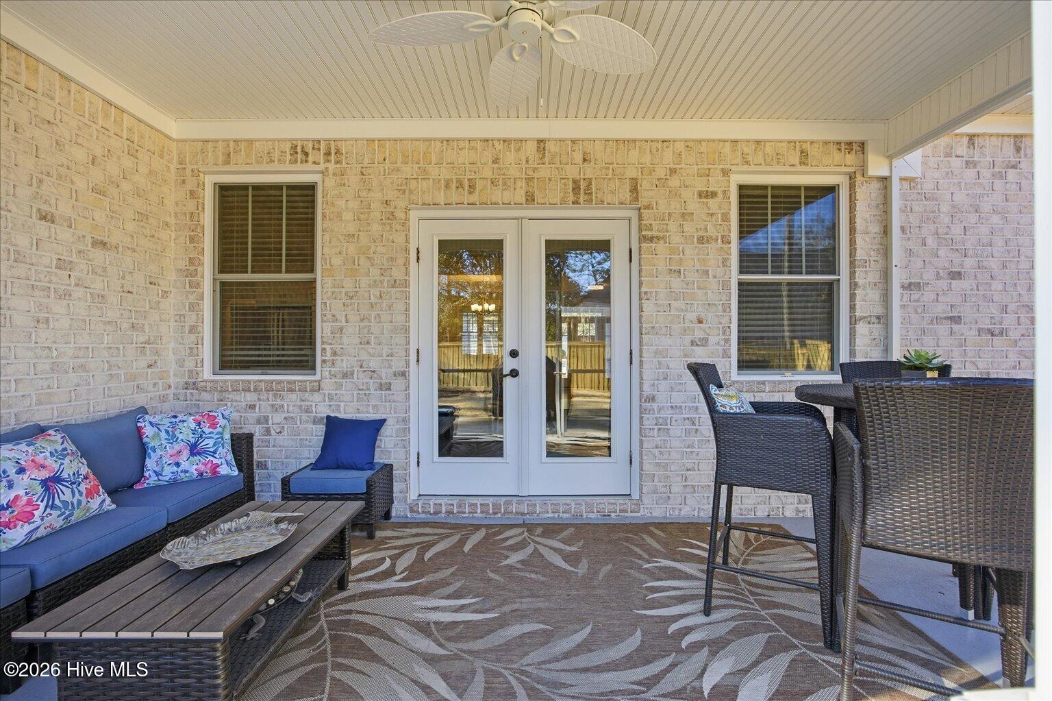 100550413 | Photo 26