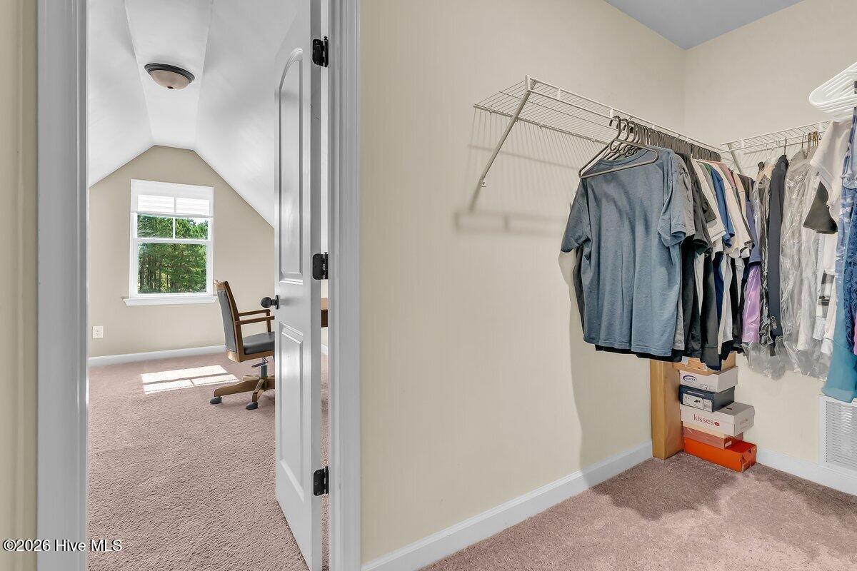 100558993 | Photo 40