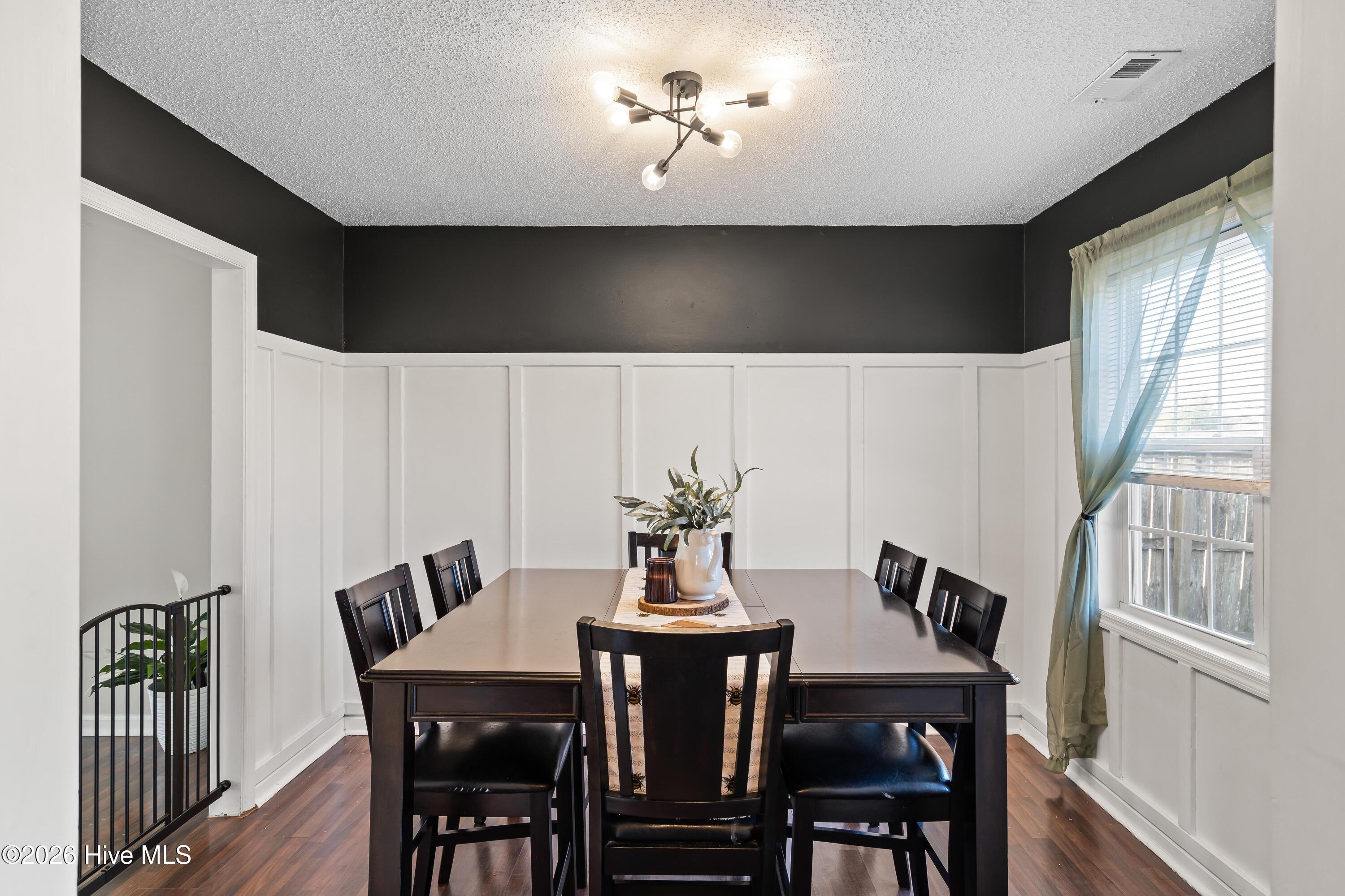 100548463 | Photo 14