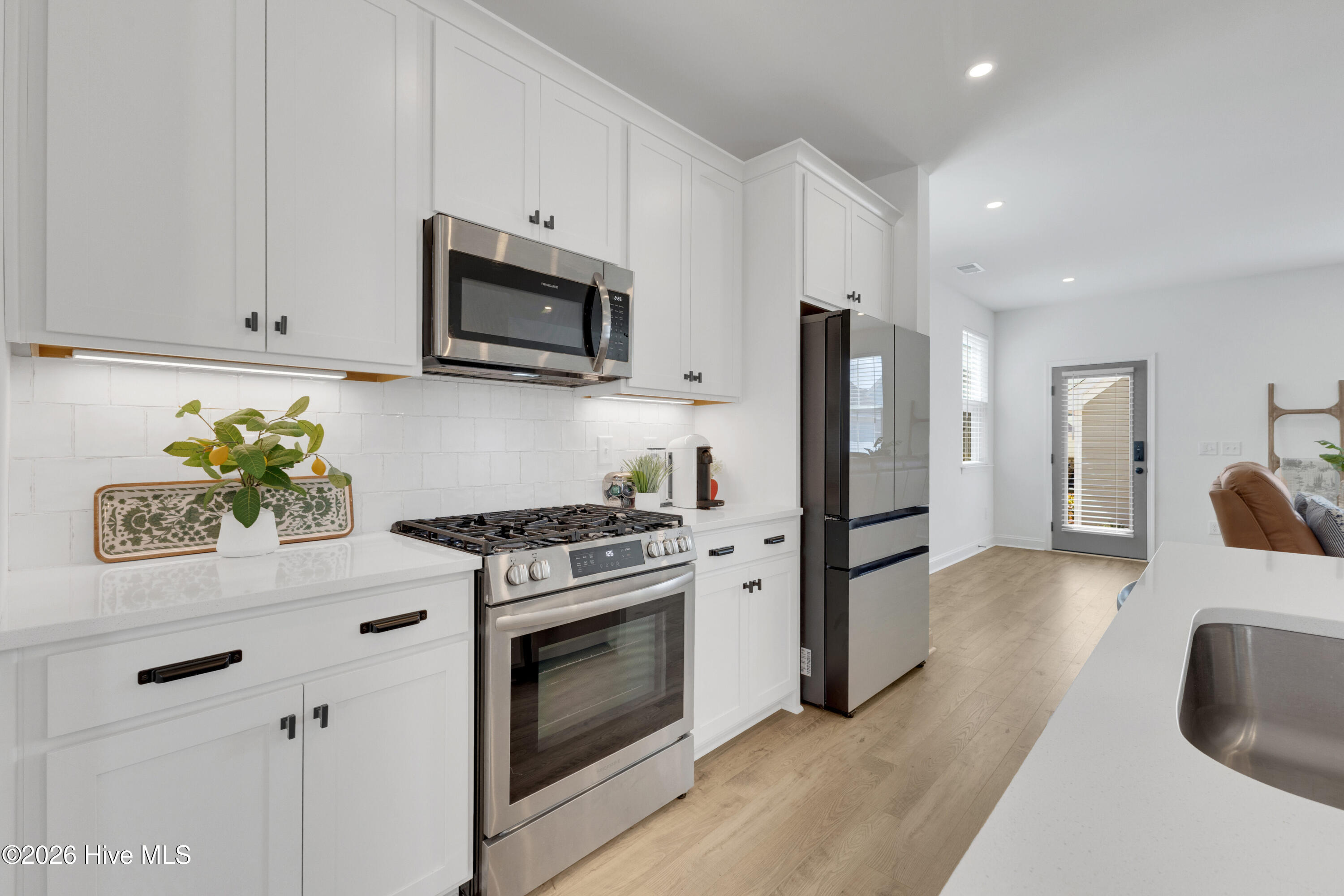 100566807 | Photo 13