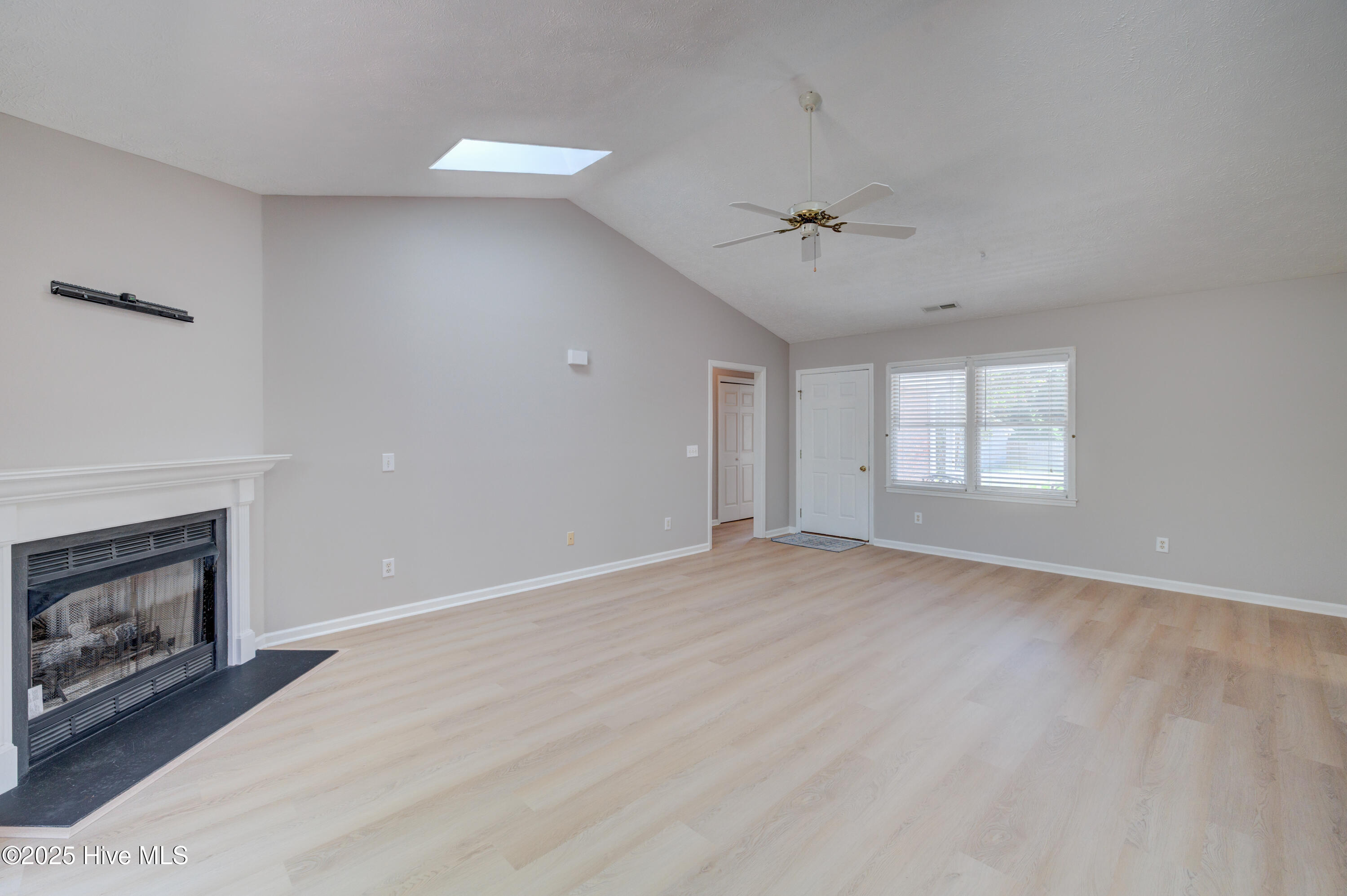 100526962 | Photo 10