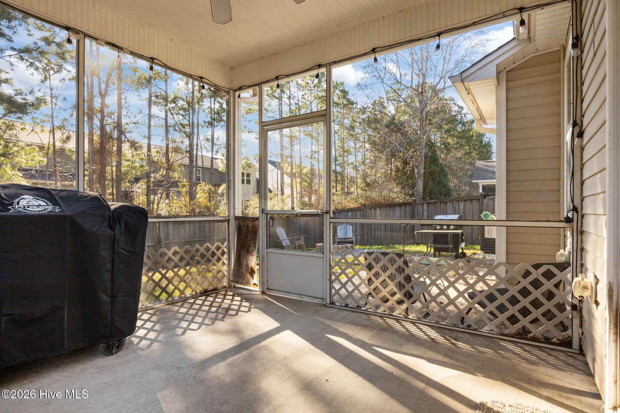 100549606 | Photo 27