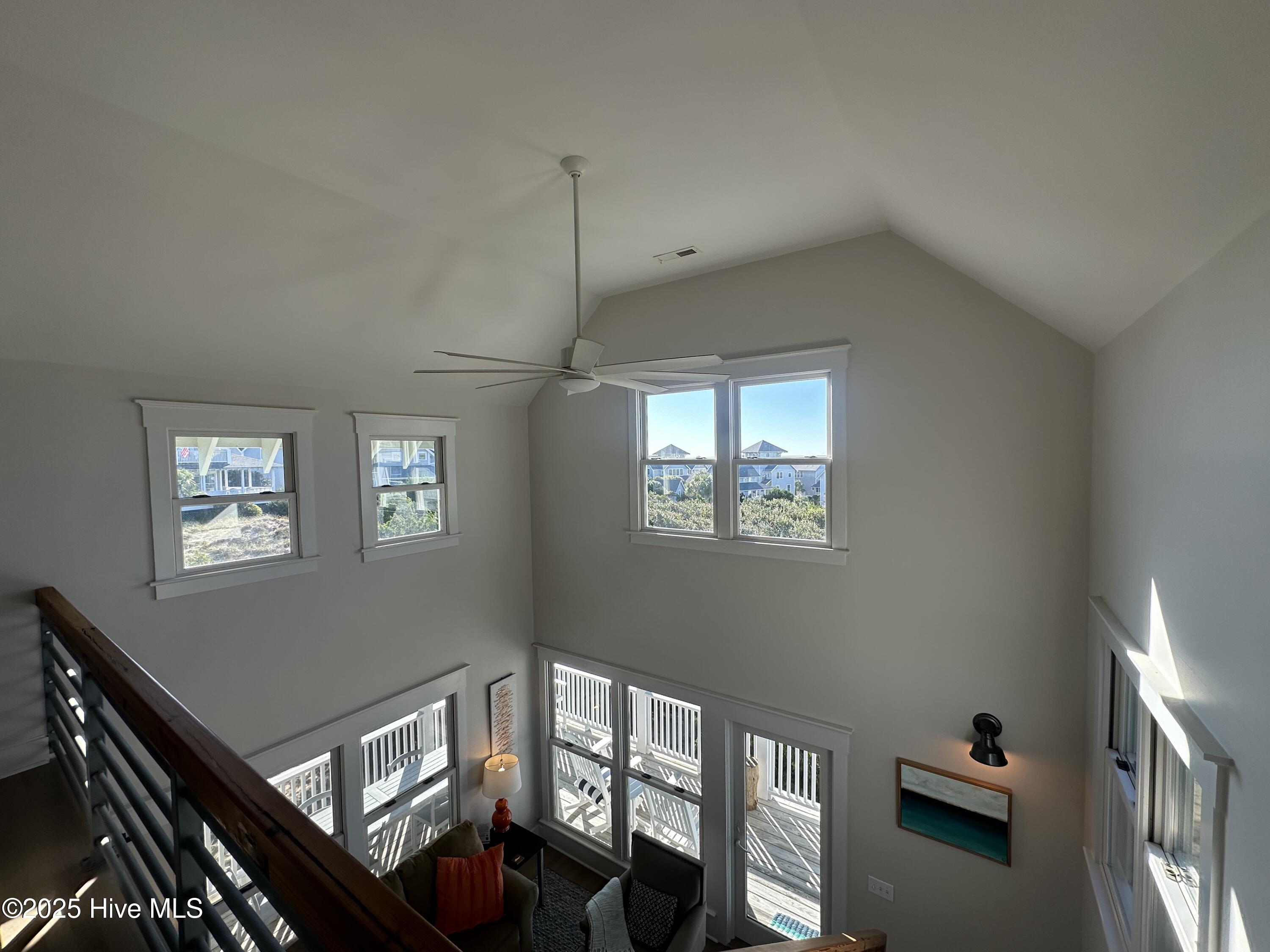 100536845 | Photo 44