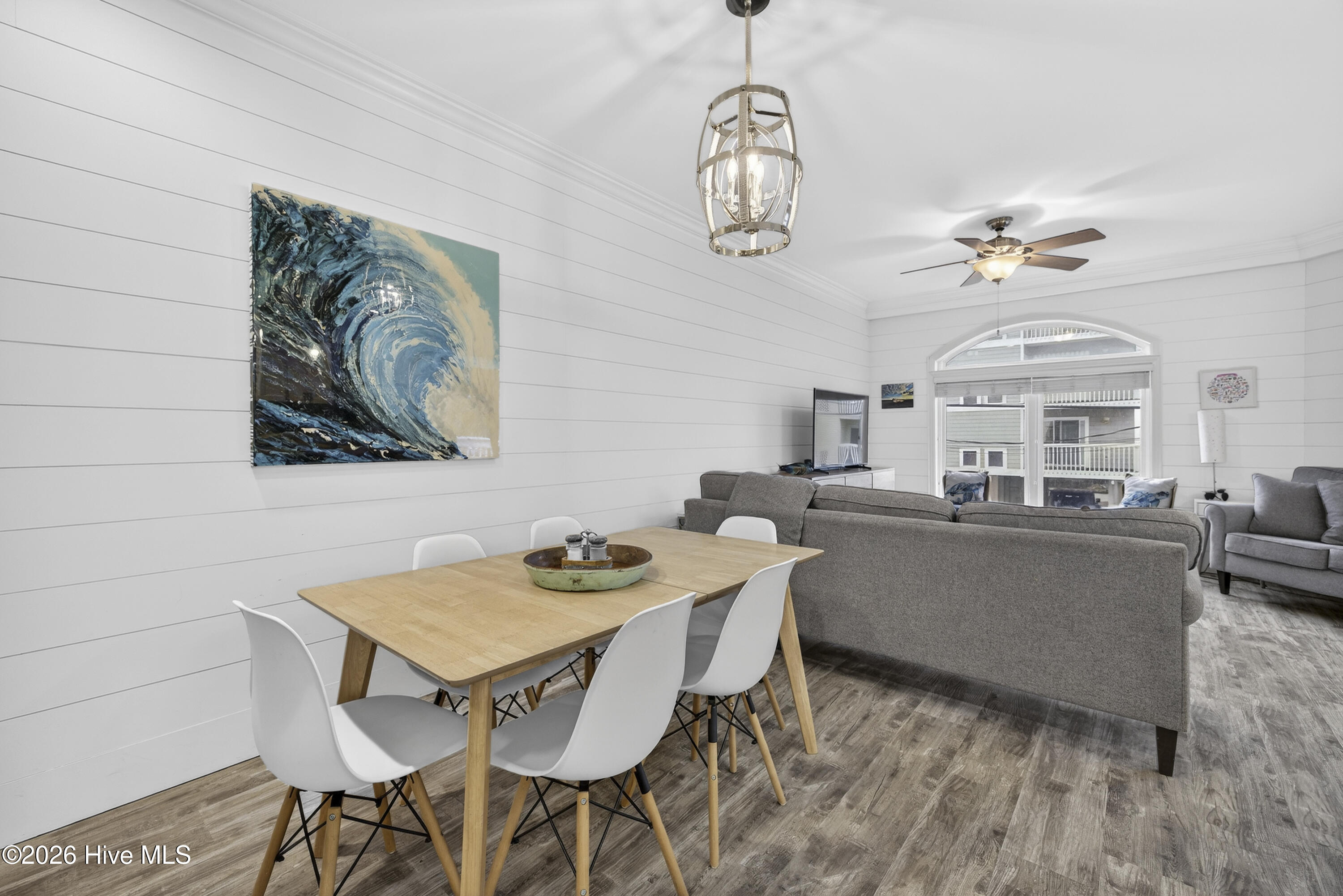 100561786 | Photo 35