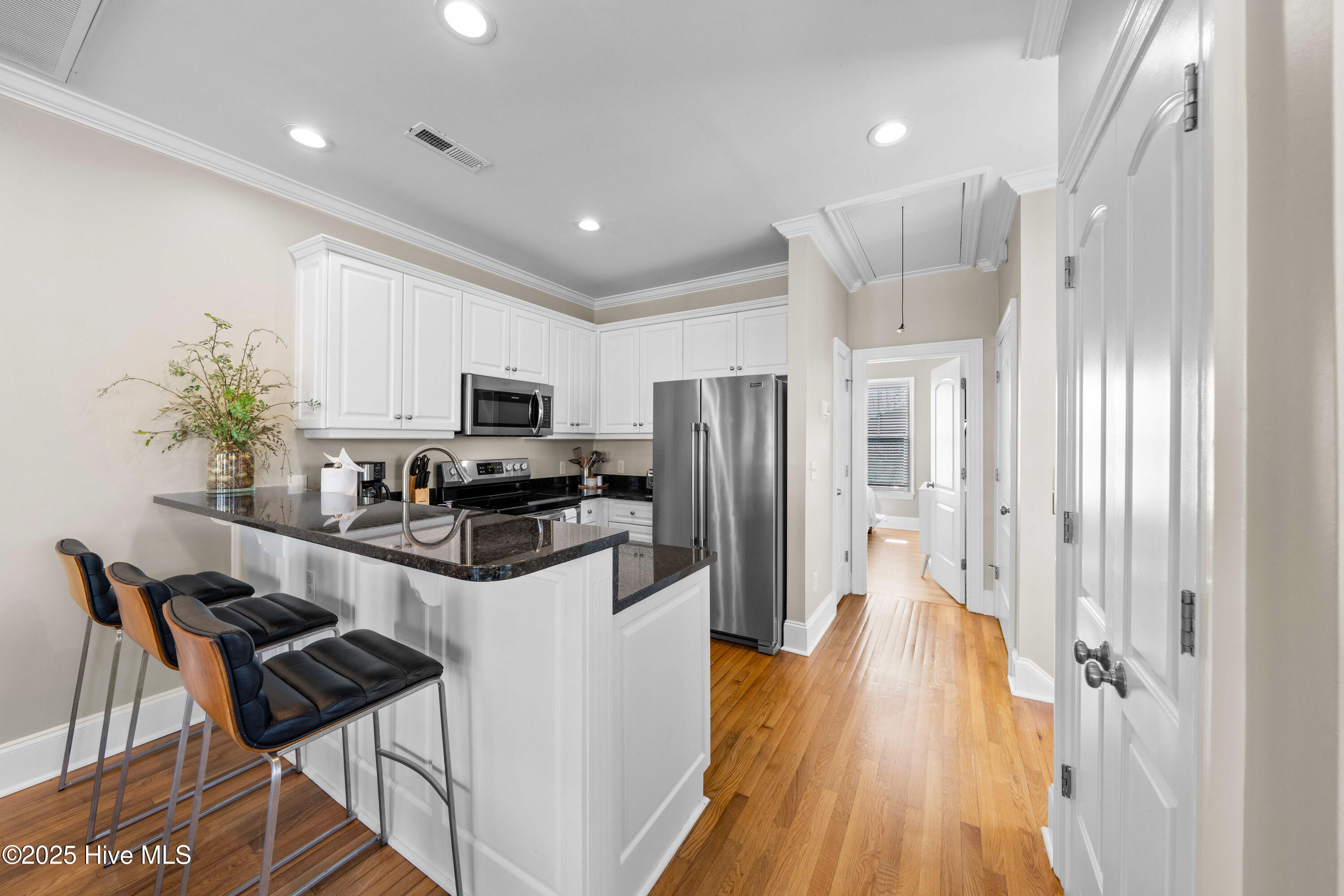 100541369 | Photo 26