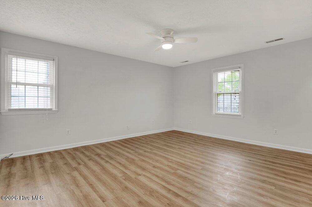 100562479 | Photo 27