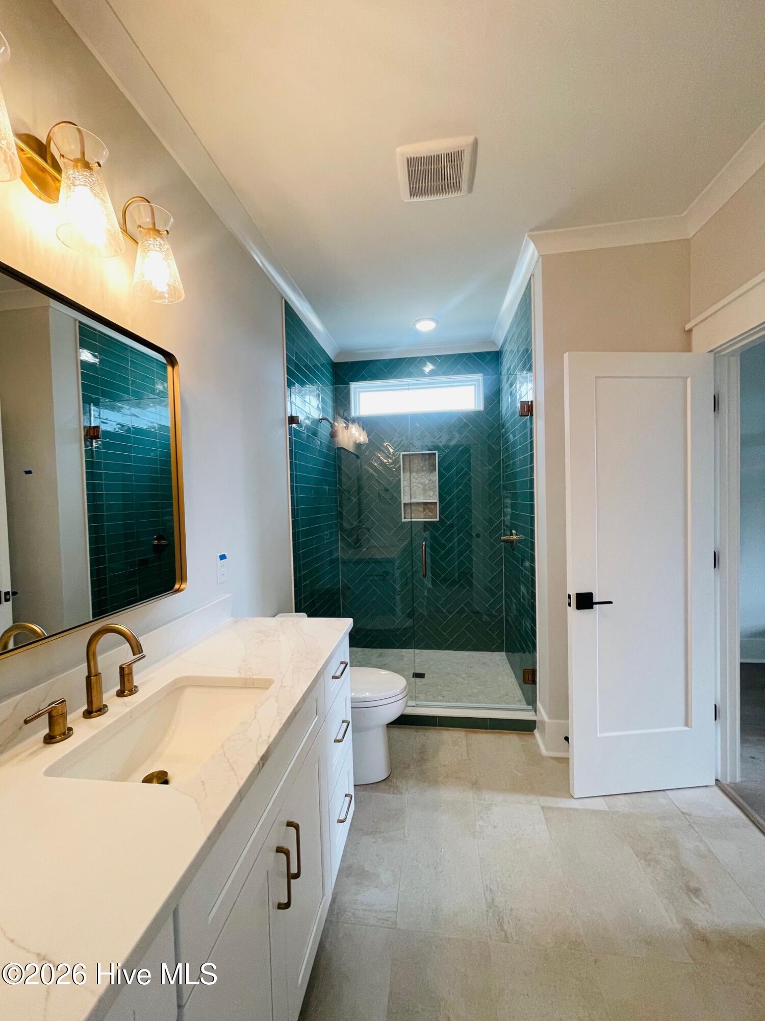 100560037 | Photo 22