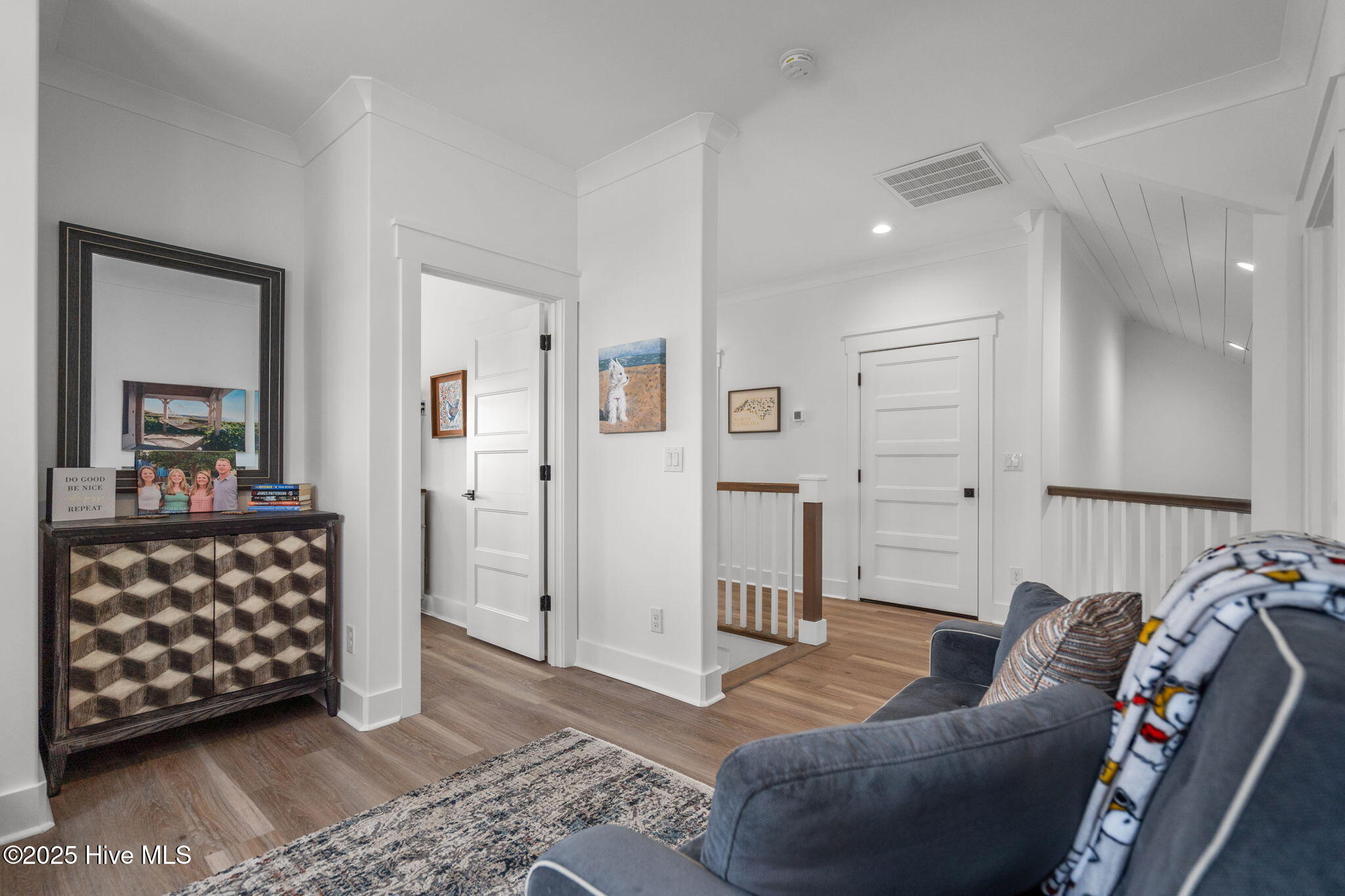 100520745 | Photo 22