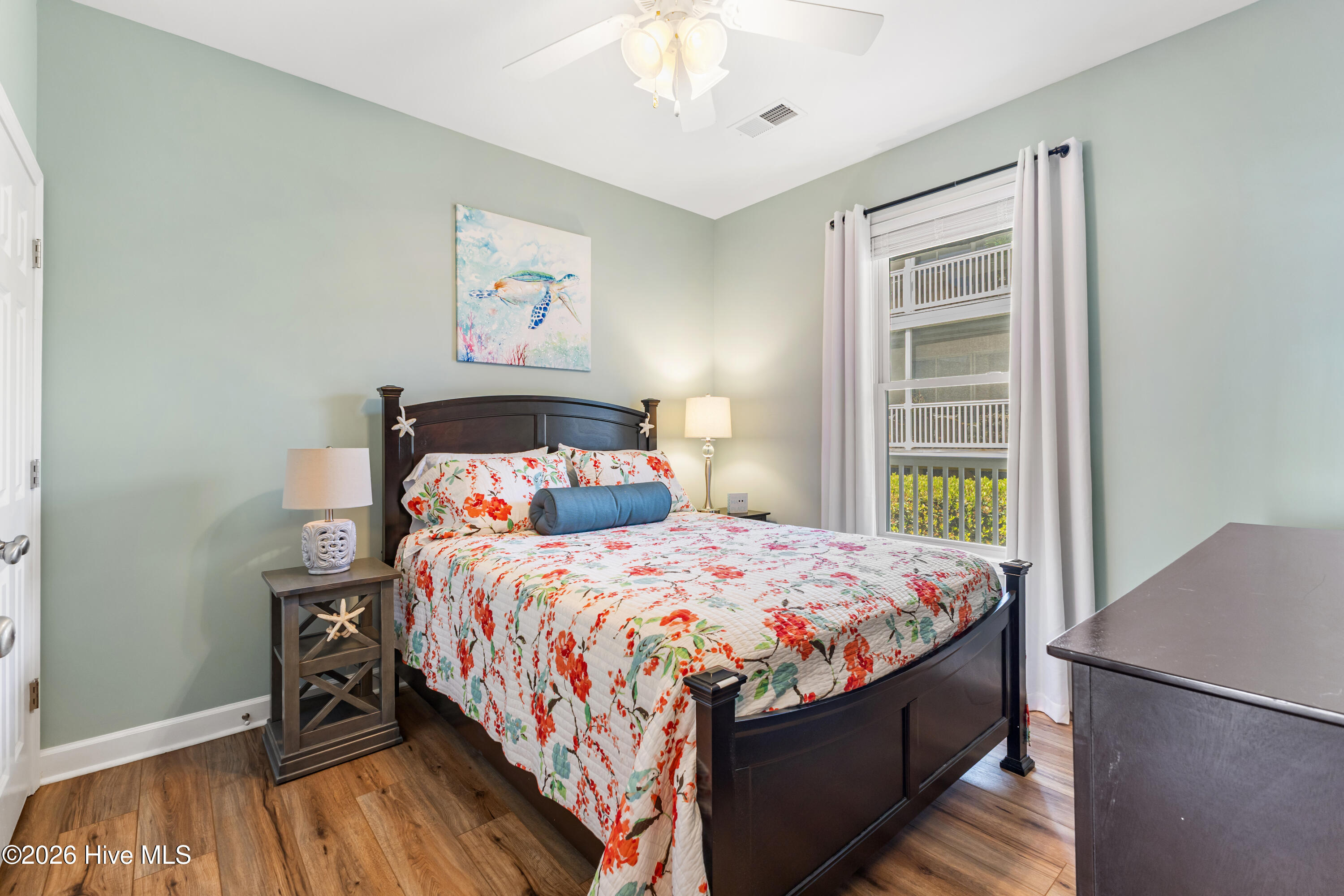 100570147 | Photo 24