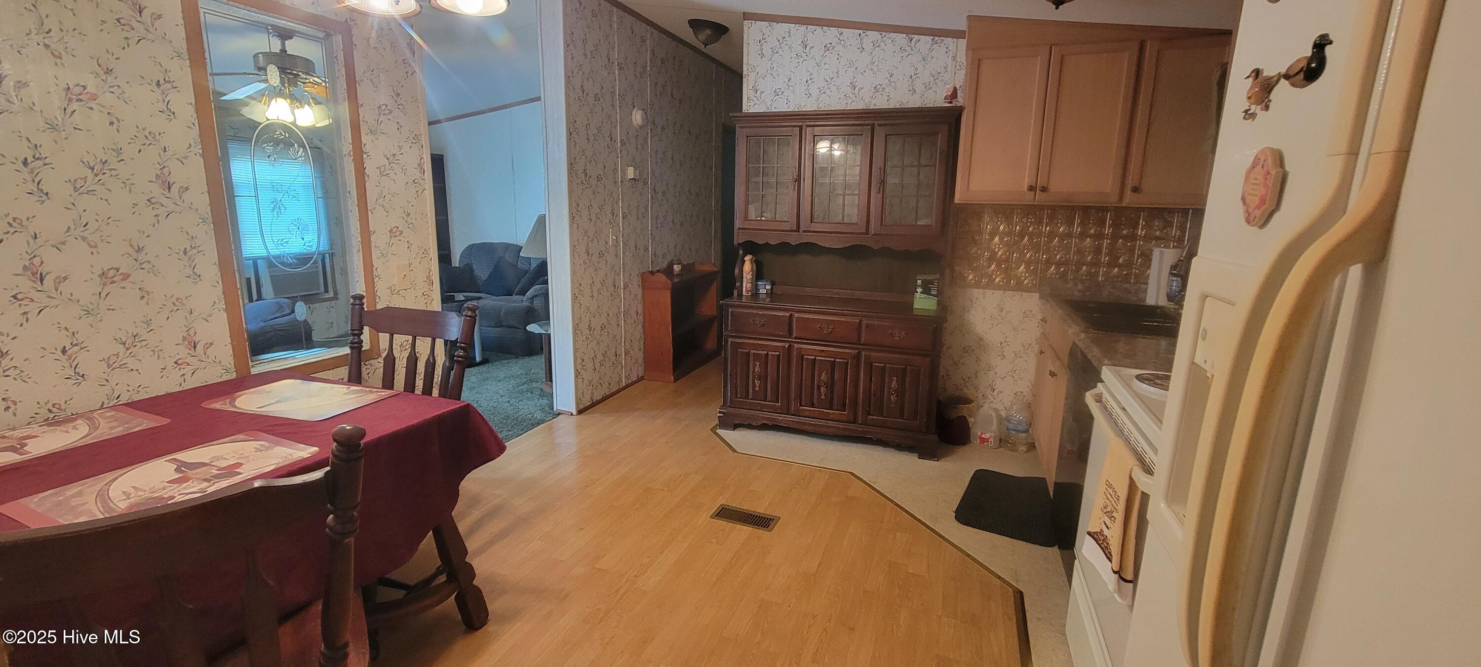 100543288 | Photo 21