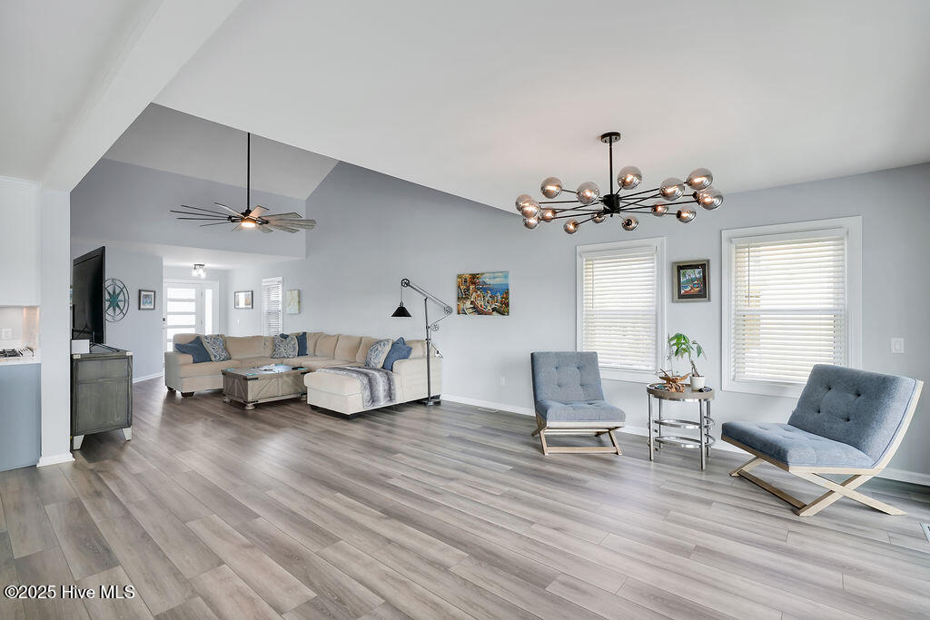 100531154 | Photo 16