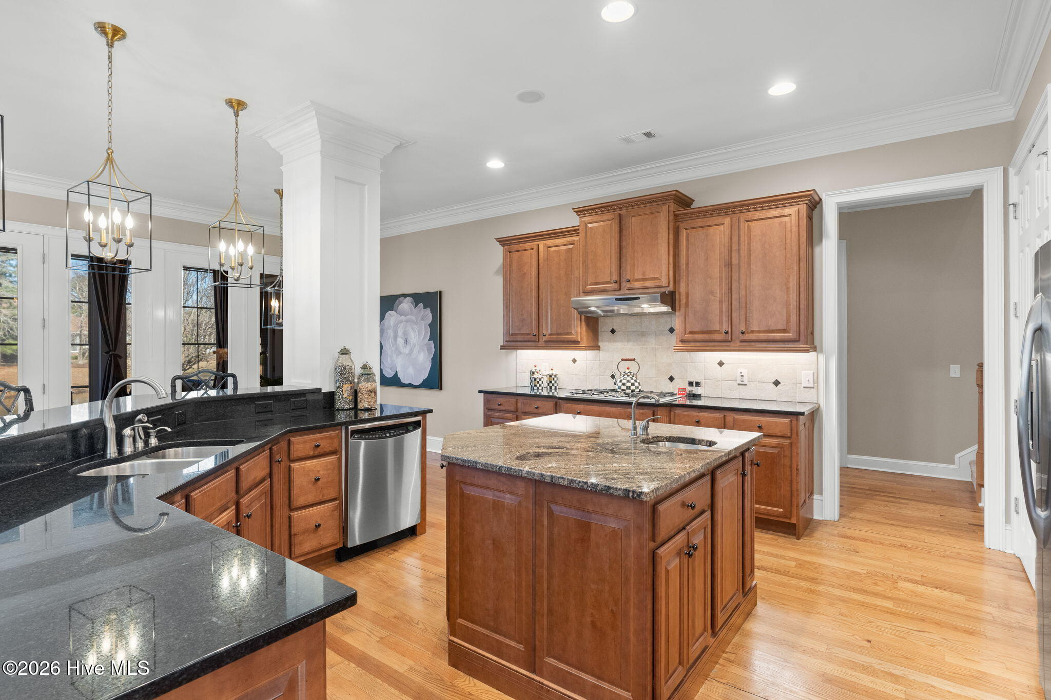 100559683 | Photo 18