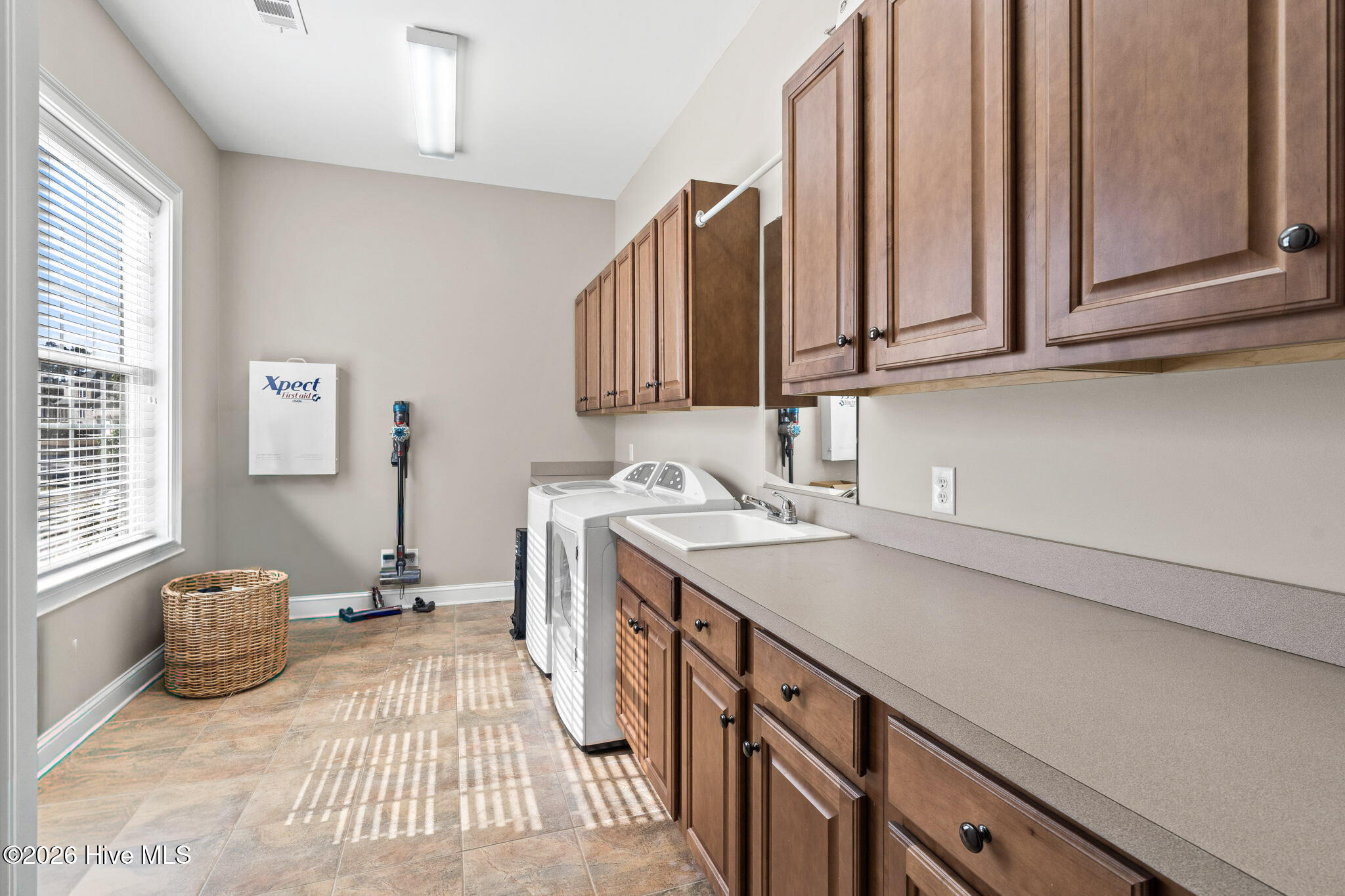 100559683 | Photo 37