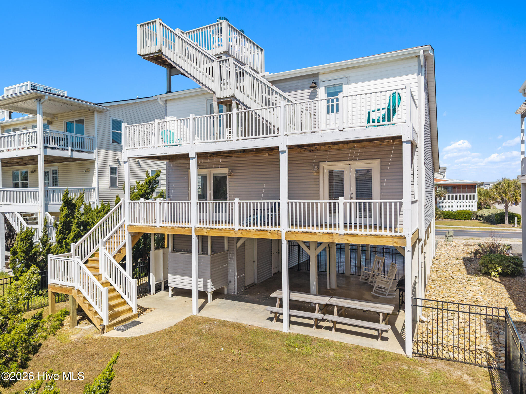 100564426 | Photo 43