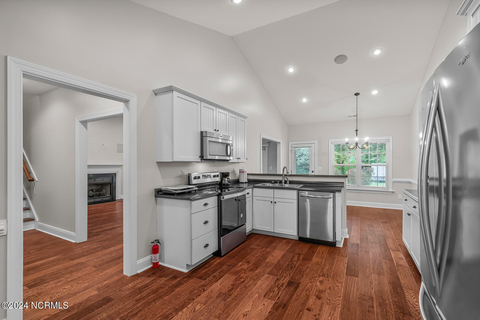 100543742 | Photo 16