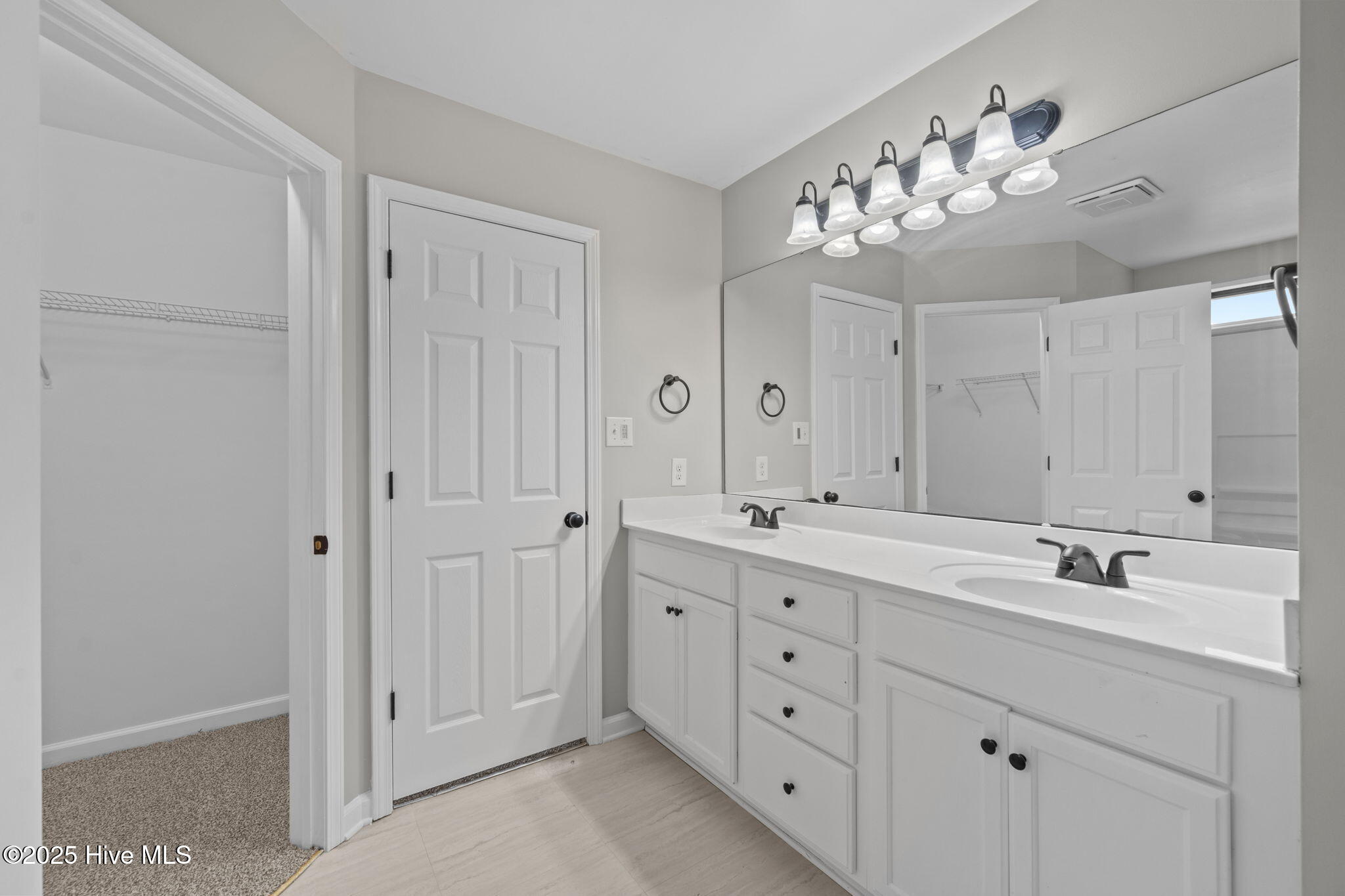 100539227 | Photo 21