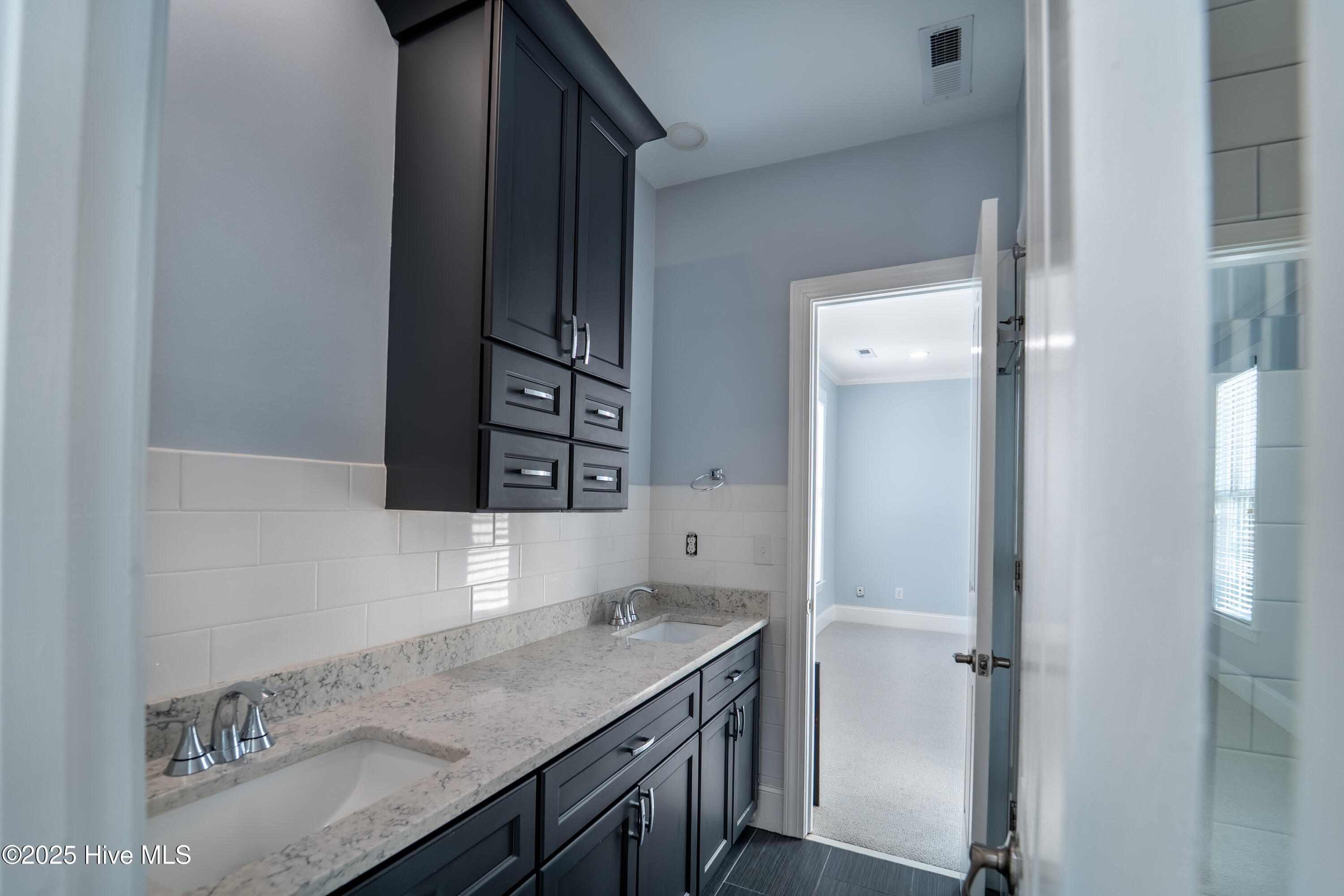 100544642 | Photo 38