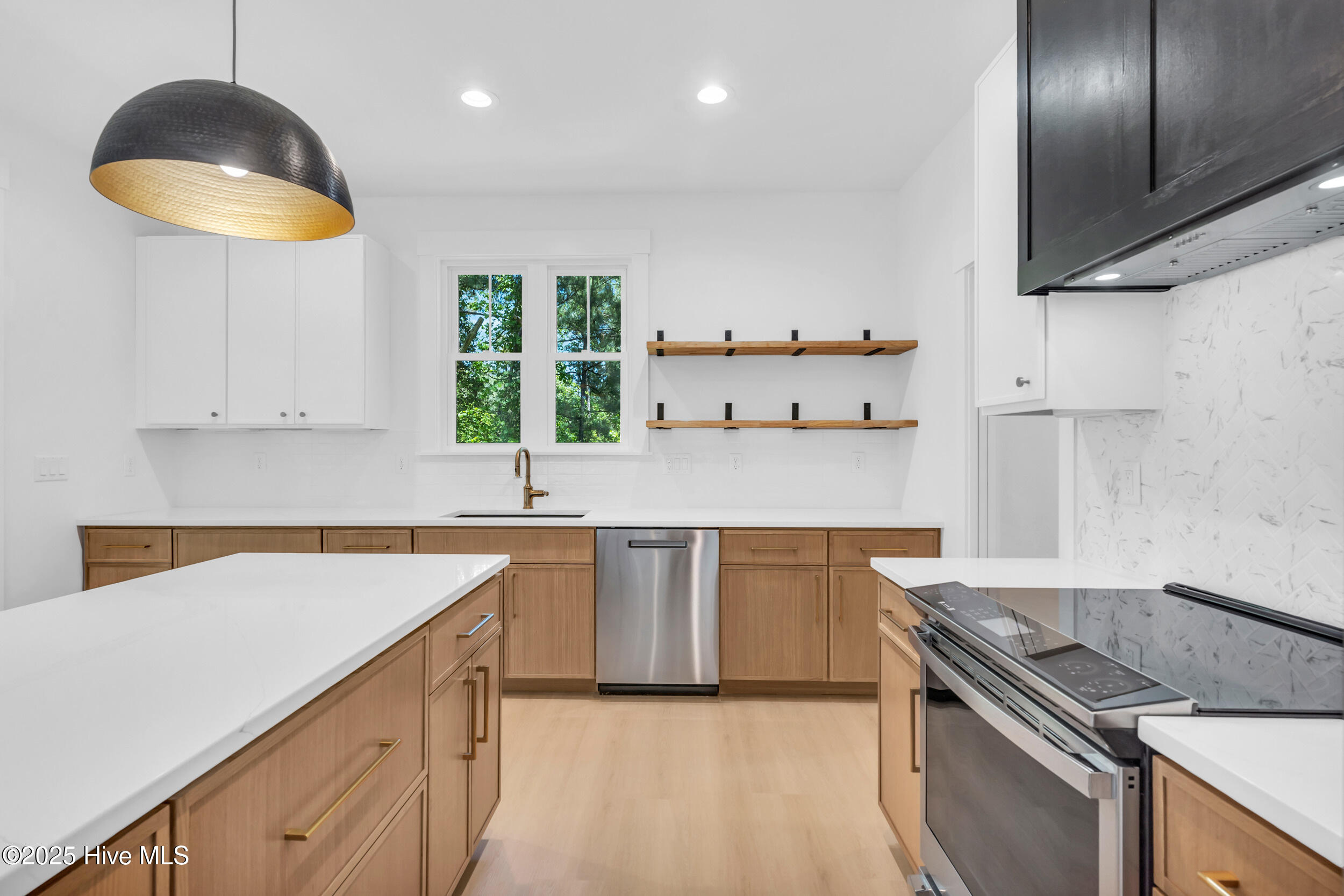 100501521 | Photo 13