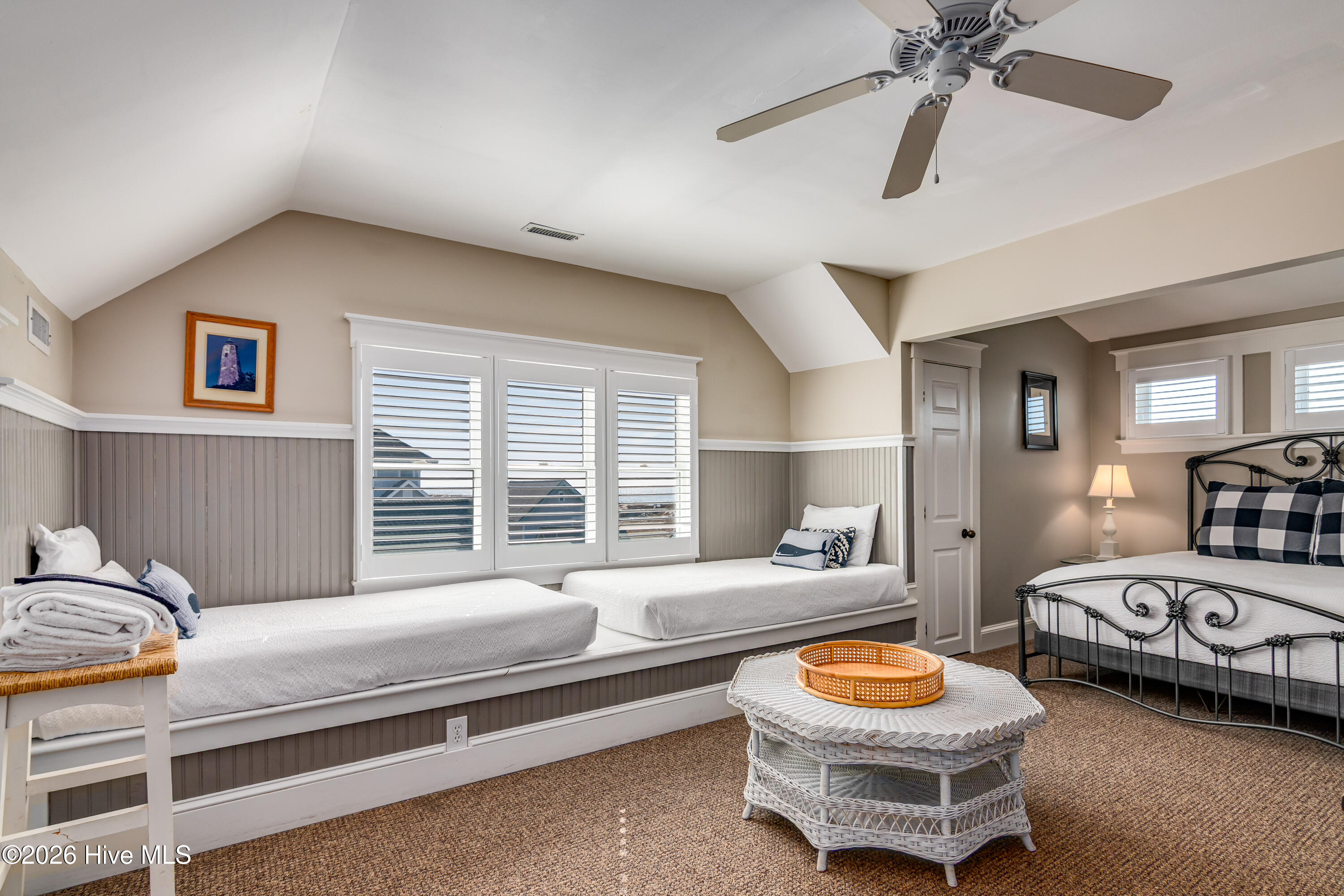 100553208 | Photo 45