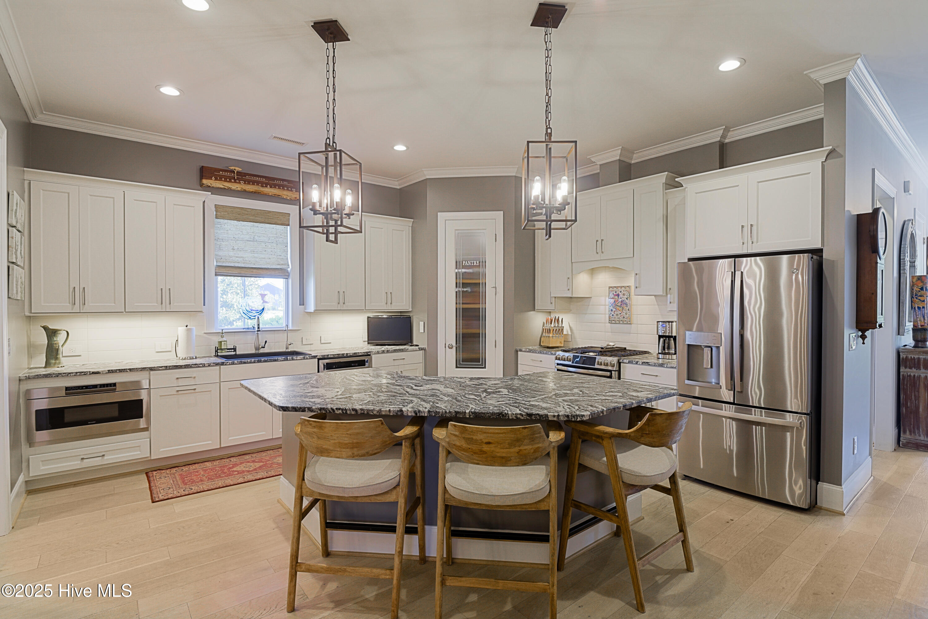 100530008 | Photo 24