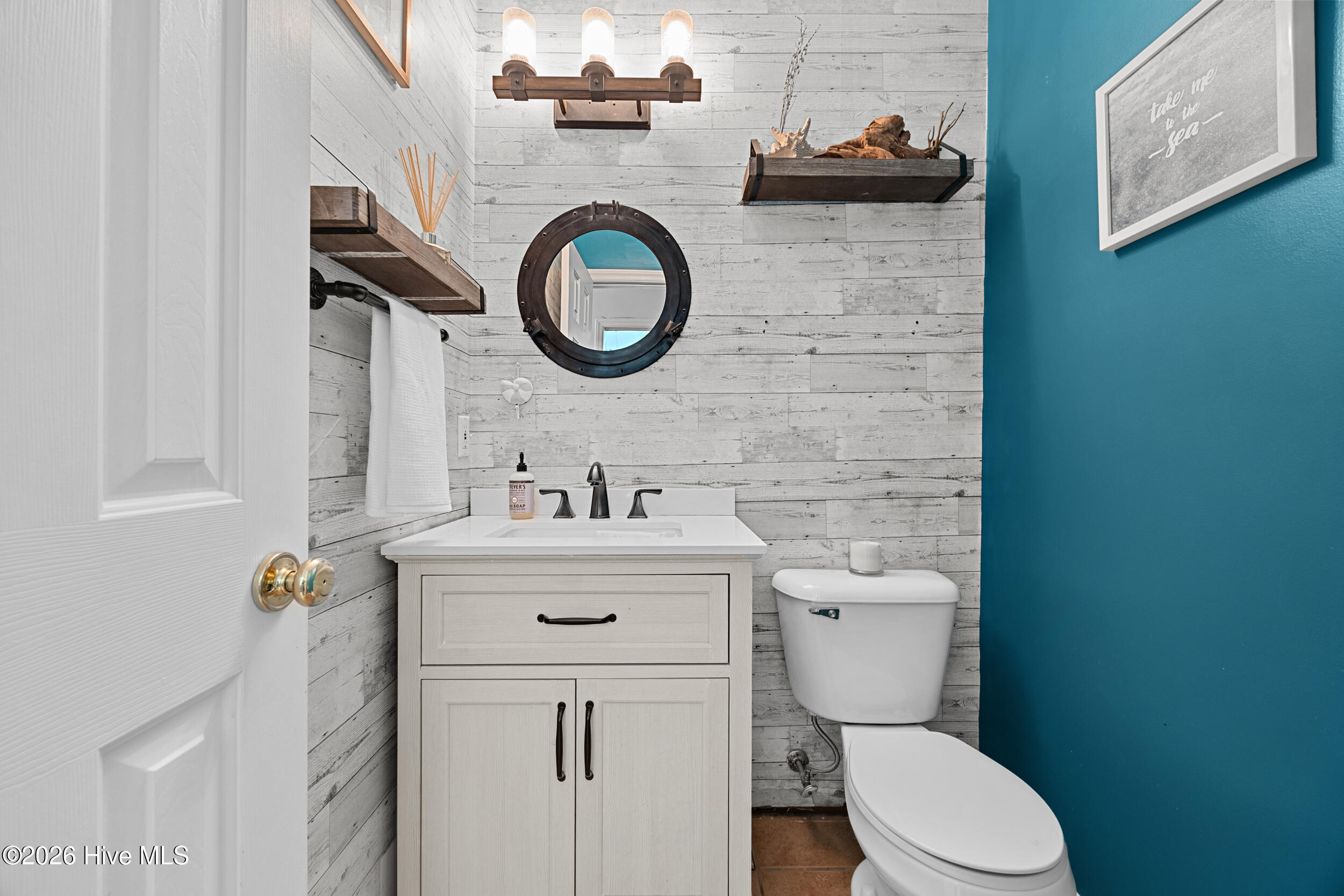 100569282 | Photo 17