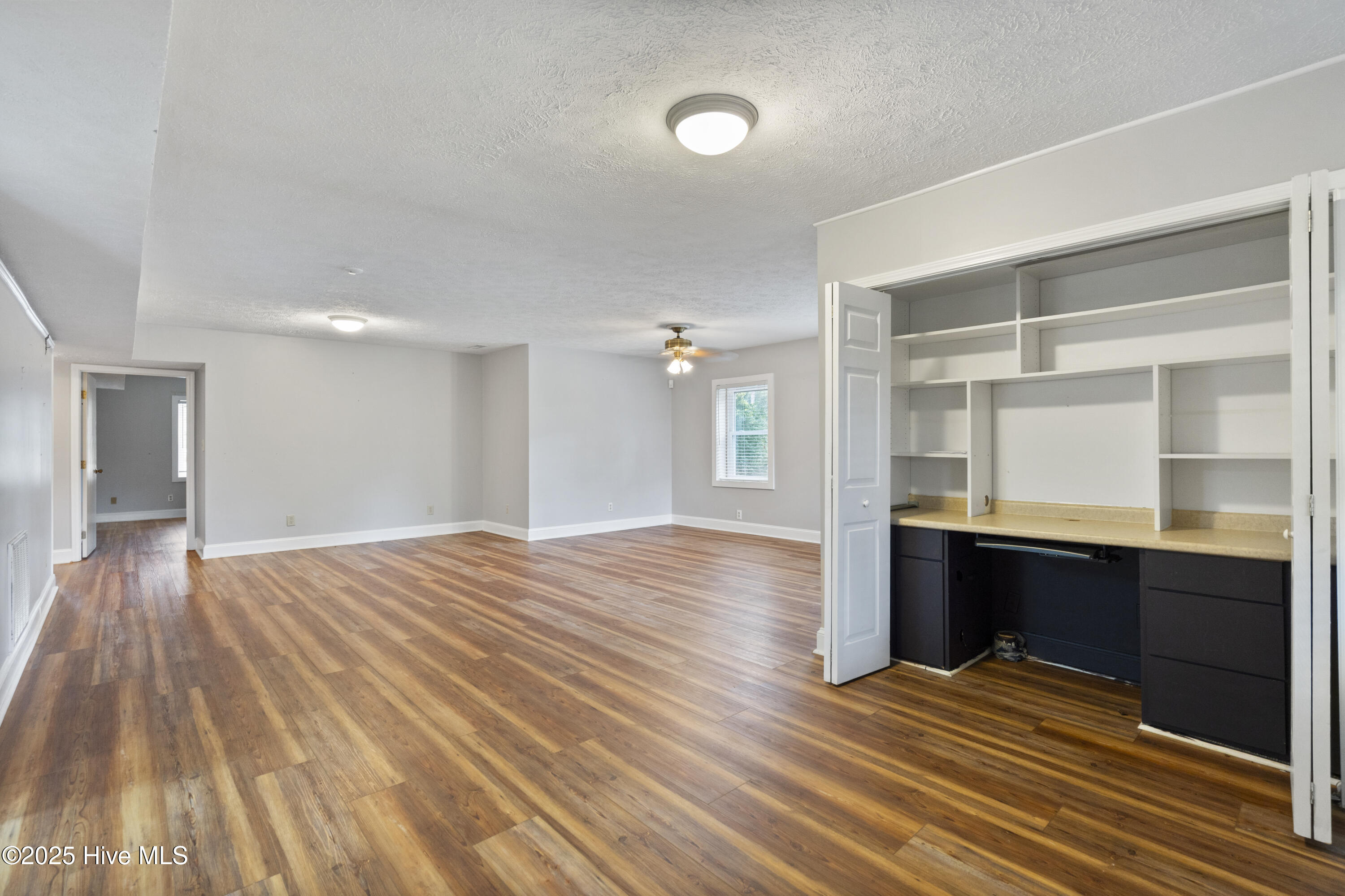 100540990 | Photo 14