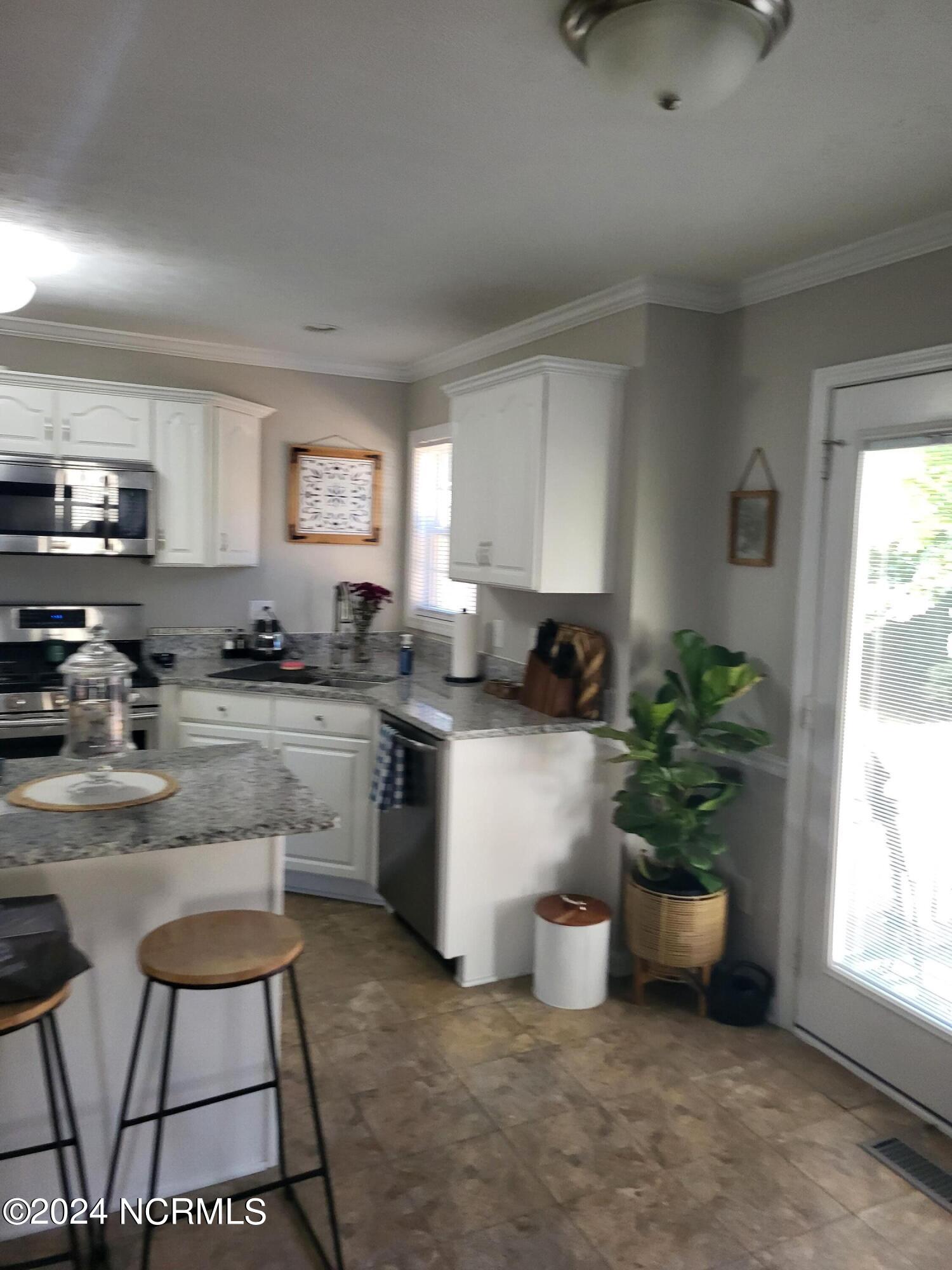 100568471 | Photo 10