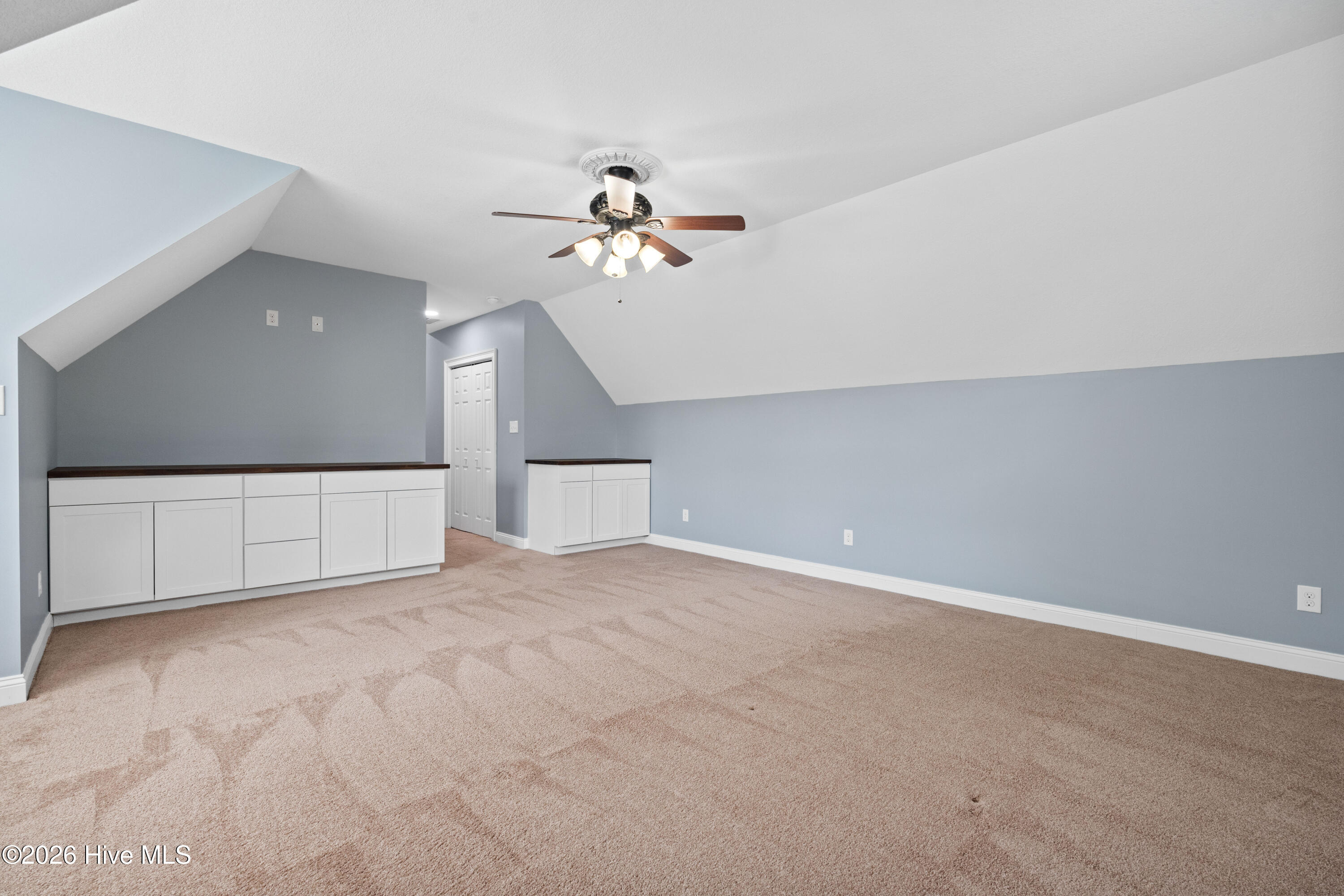 100565289 | Photo 60