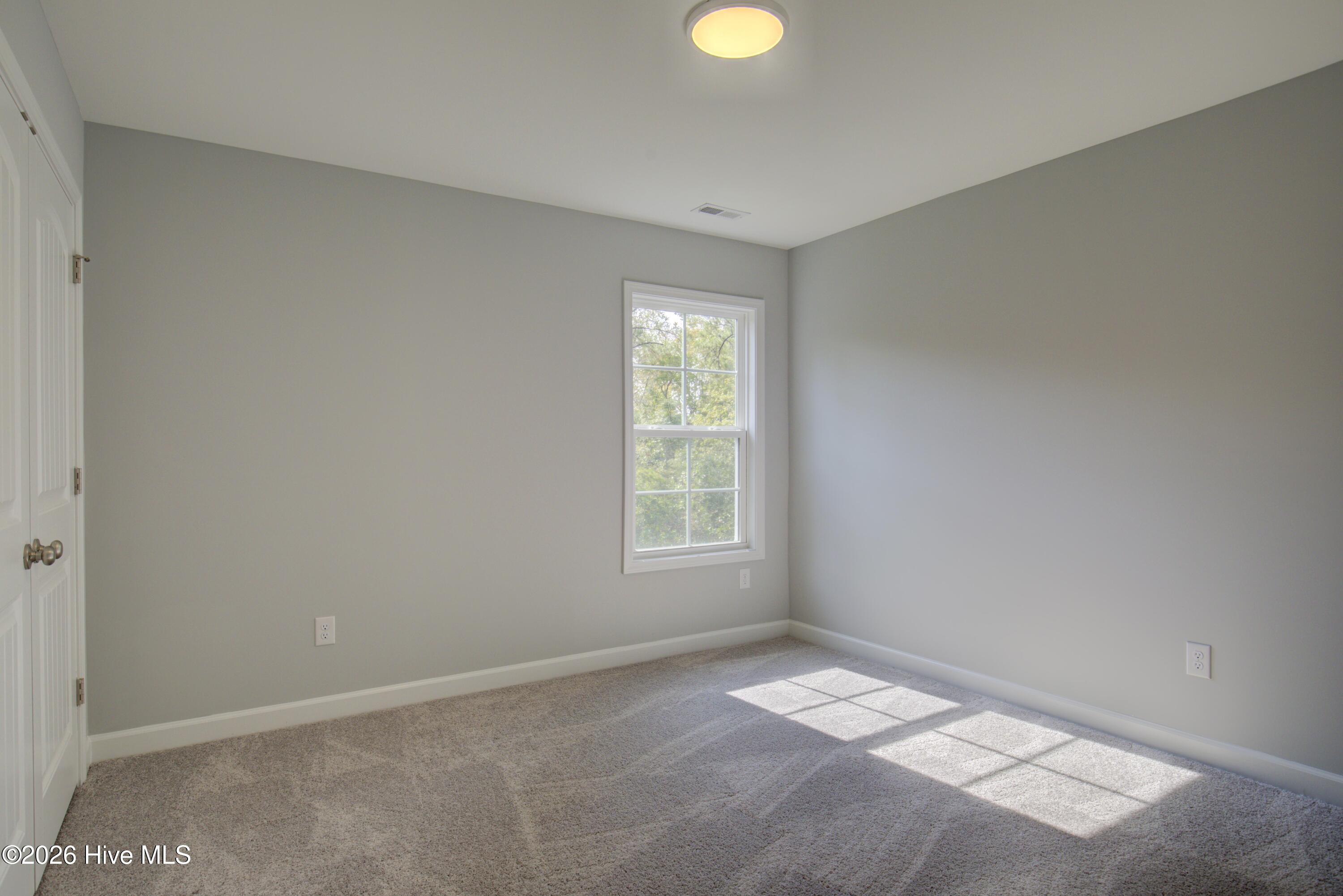 100547415 | Photo 13