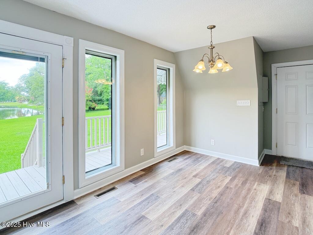 100519170 | Photo 18