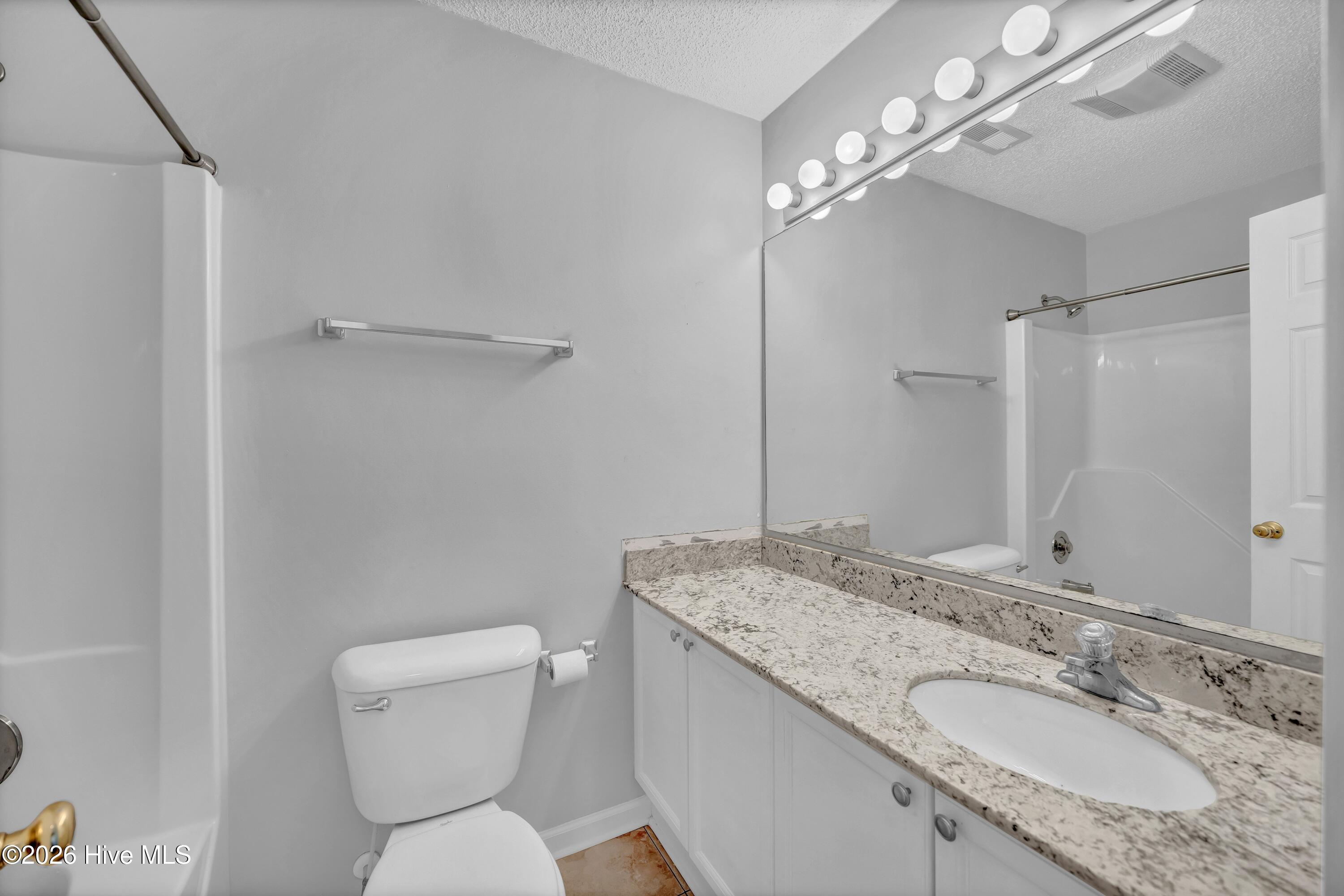 100569436 | Photo 23