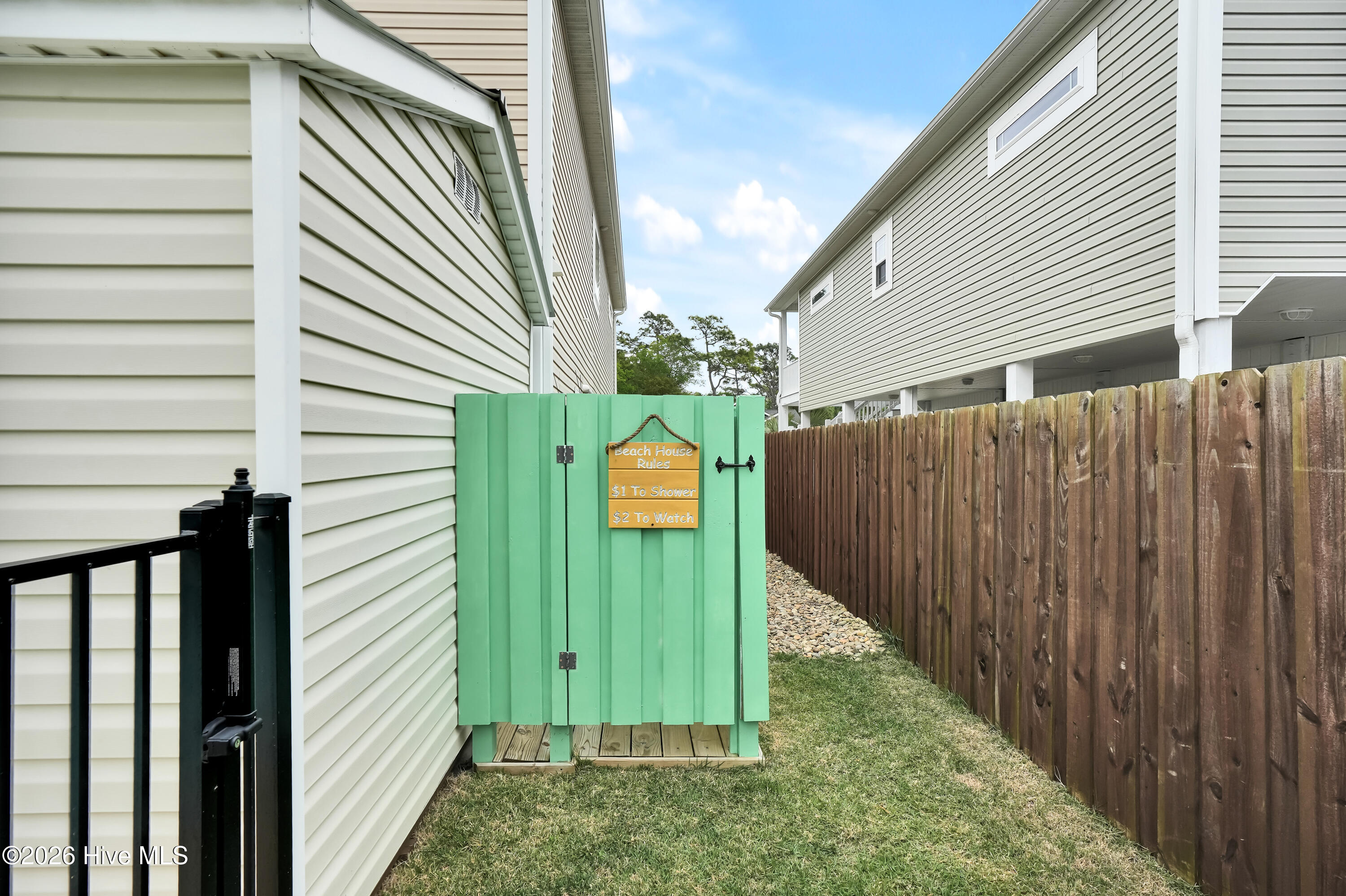 100570261 | Photo 40