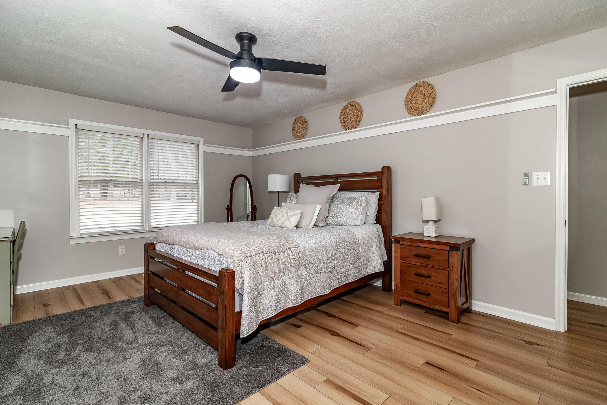 39-web-or-mls-1545 SWINT RD ©-1040