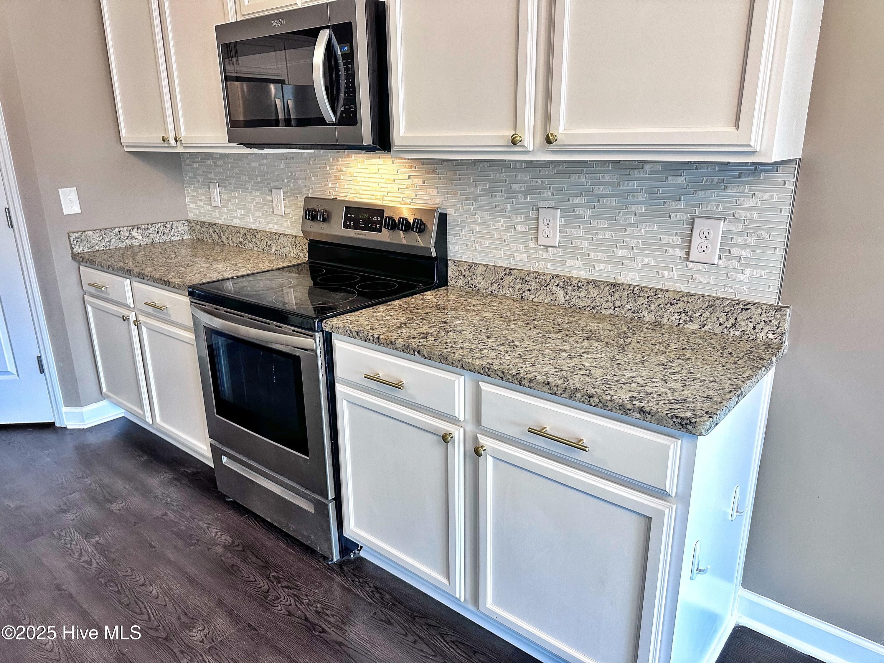 100545917 | Photo 15