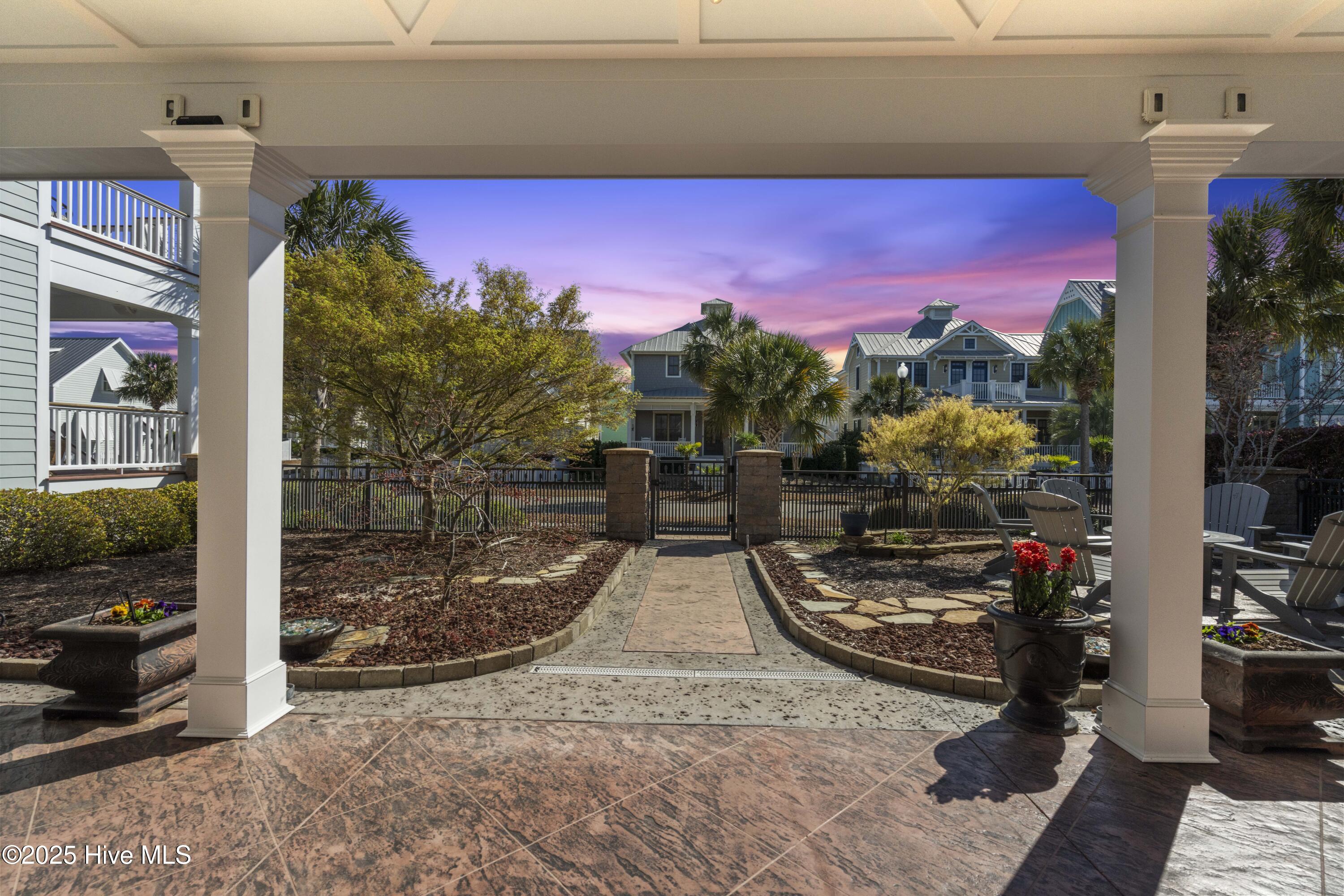 100498817 | Photo 89