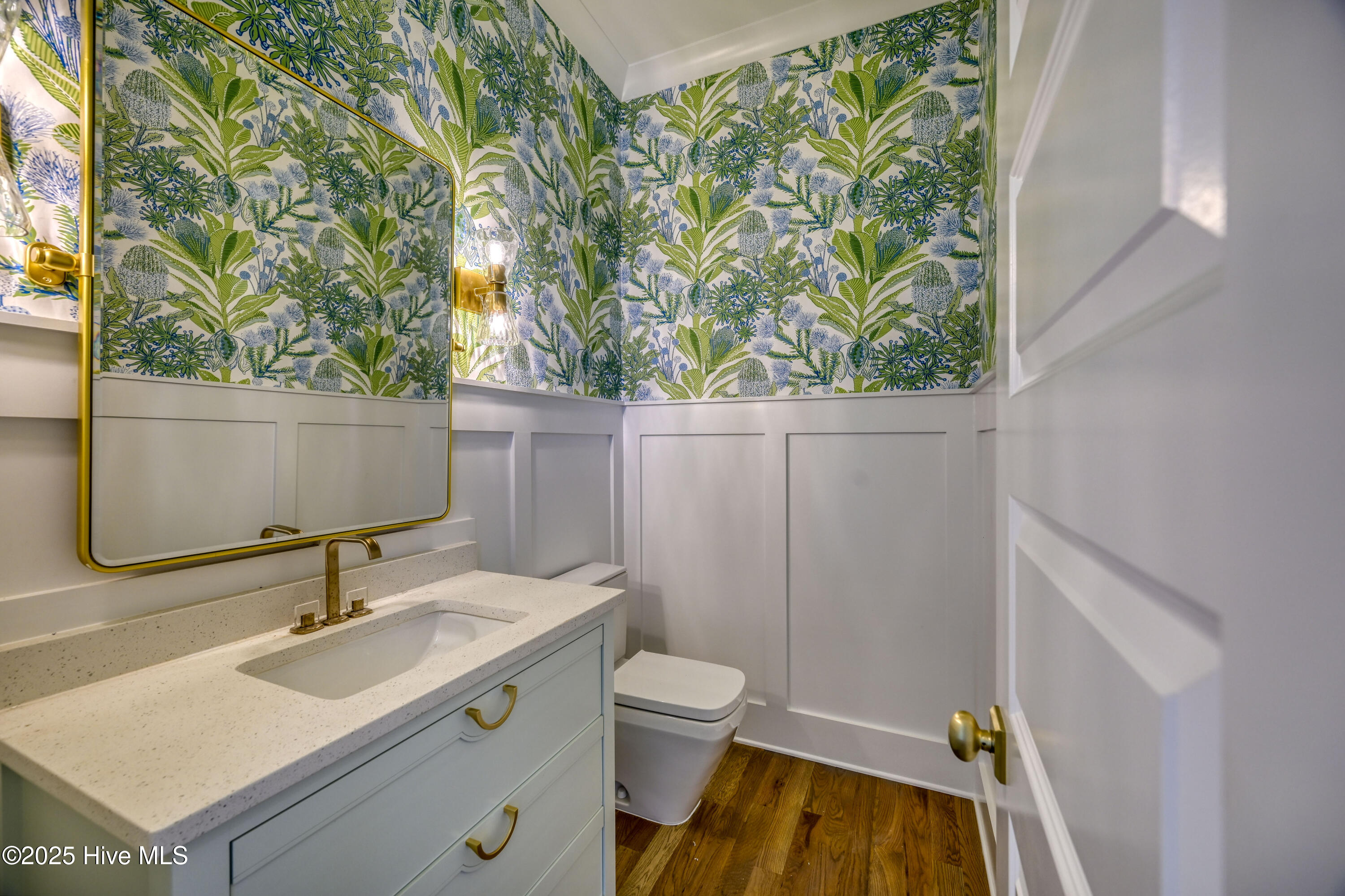 100516070 | Photo 53