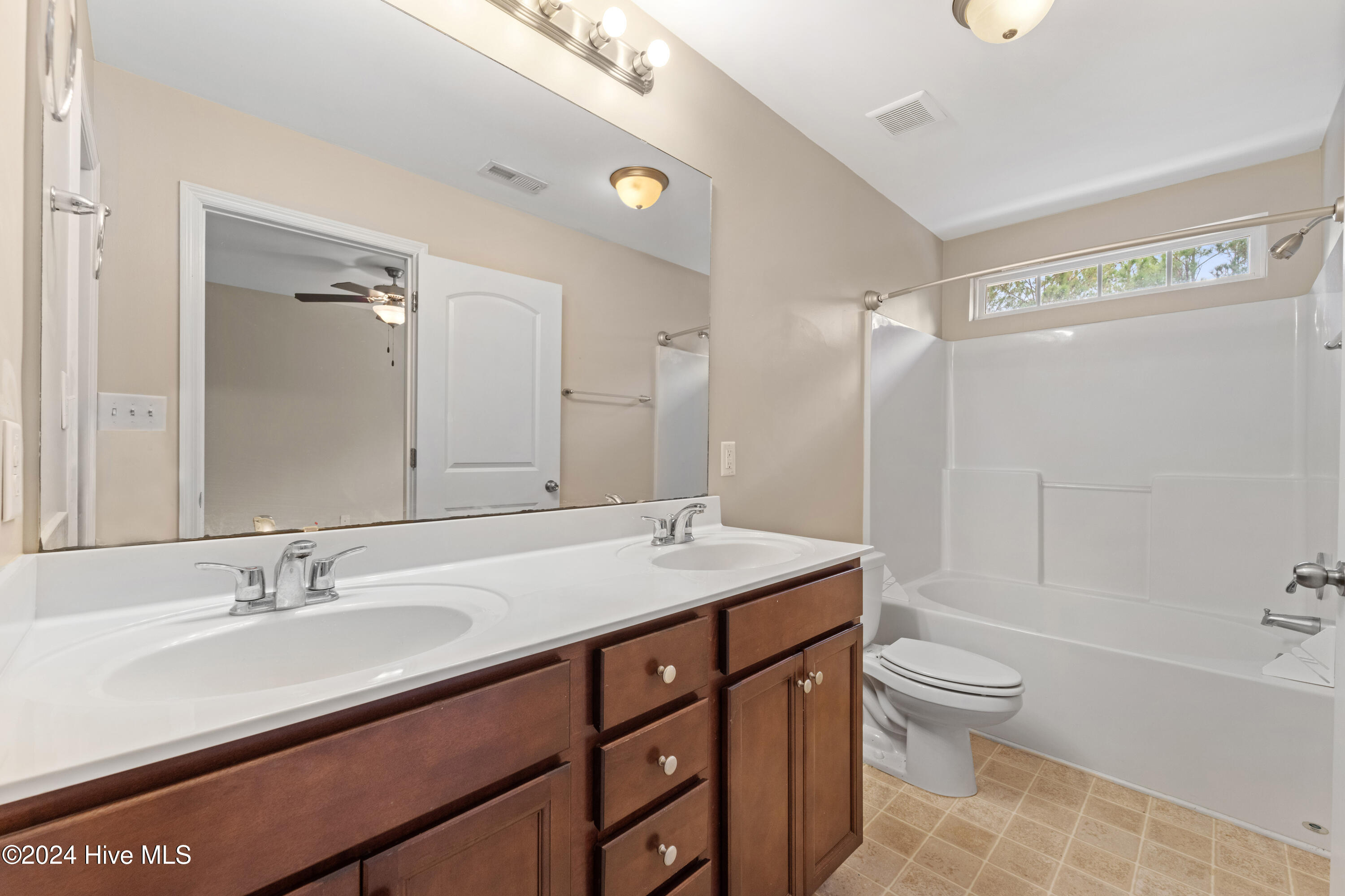 100550607 | Photo 11