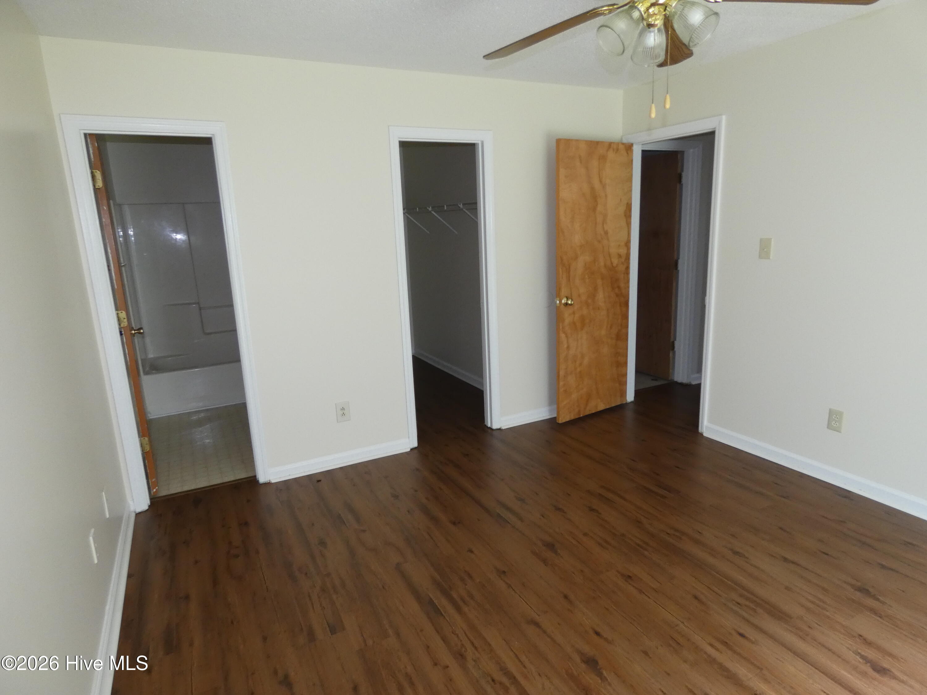 100564573 | Photo 13