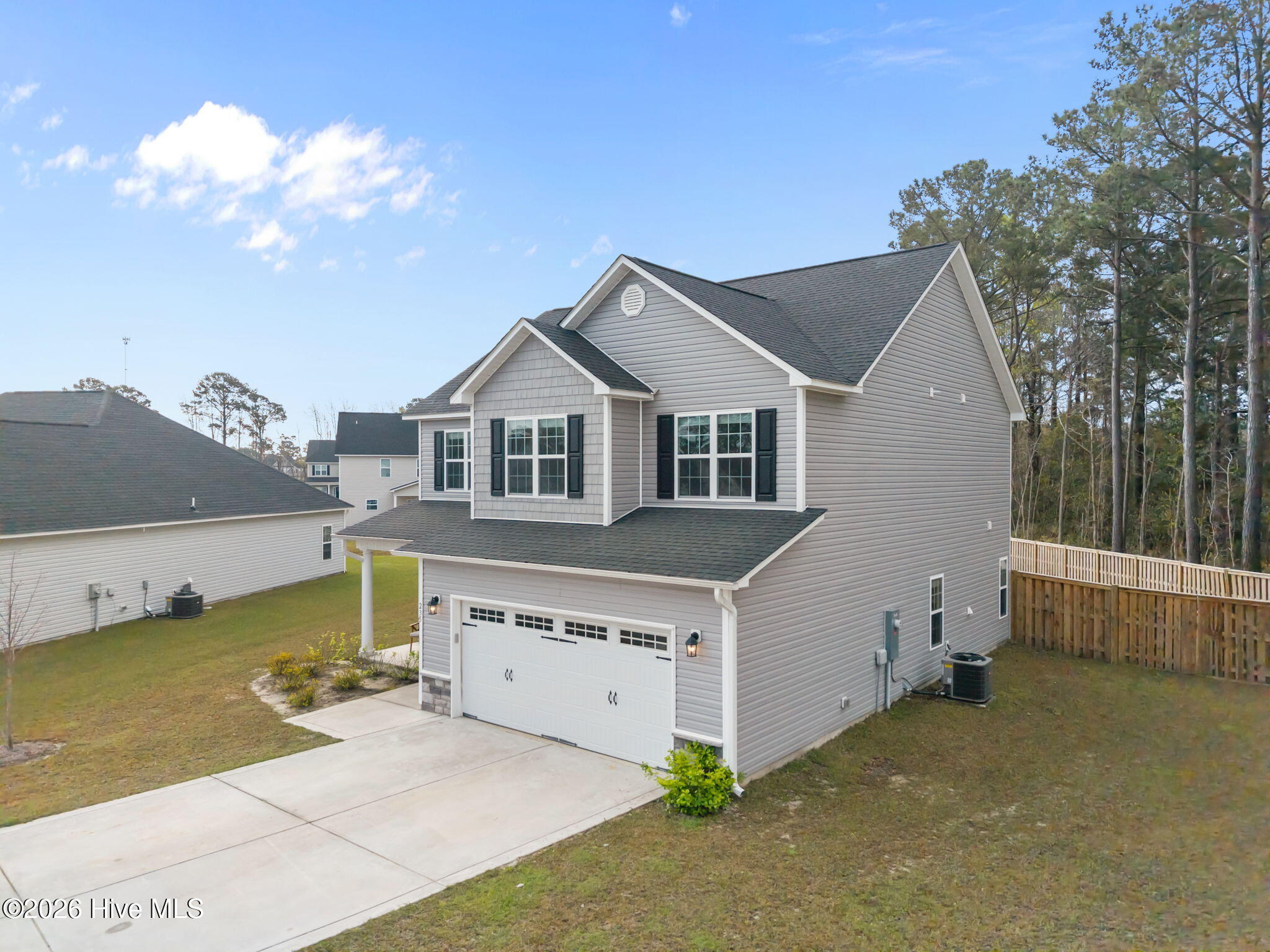 100563779 | Photo 35