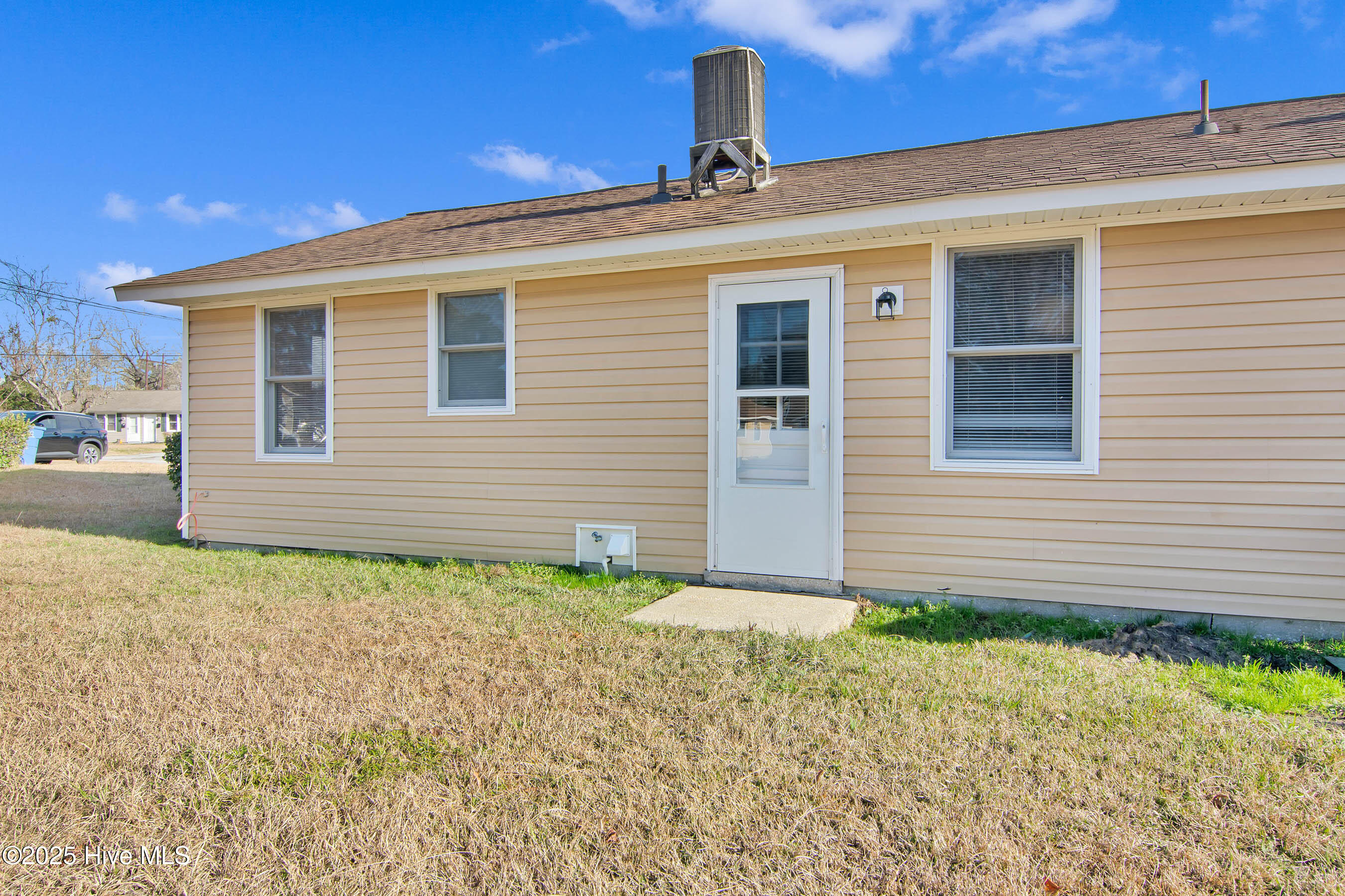 100545966 | Photo 11