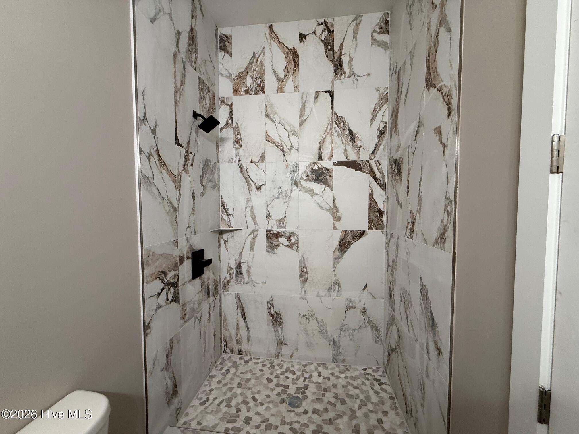 100554373 | Photo 26