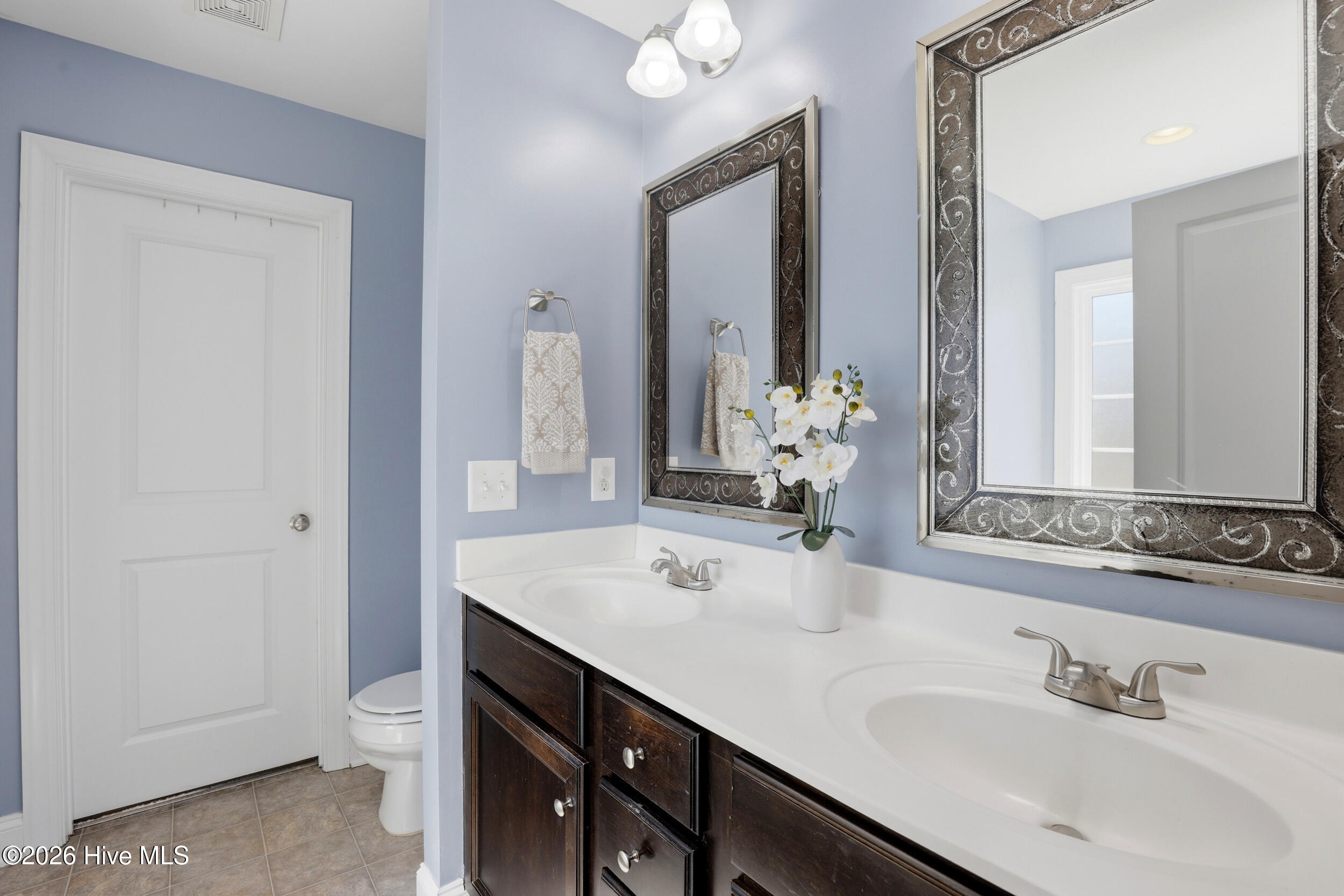 100561174 | Photo 27