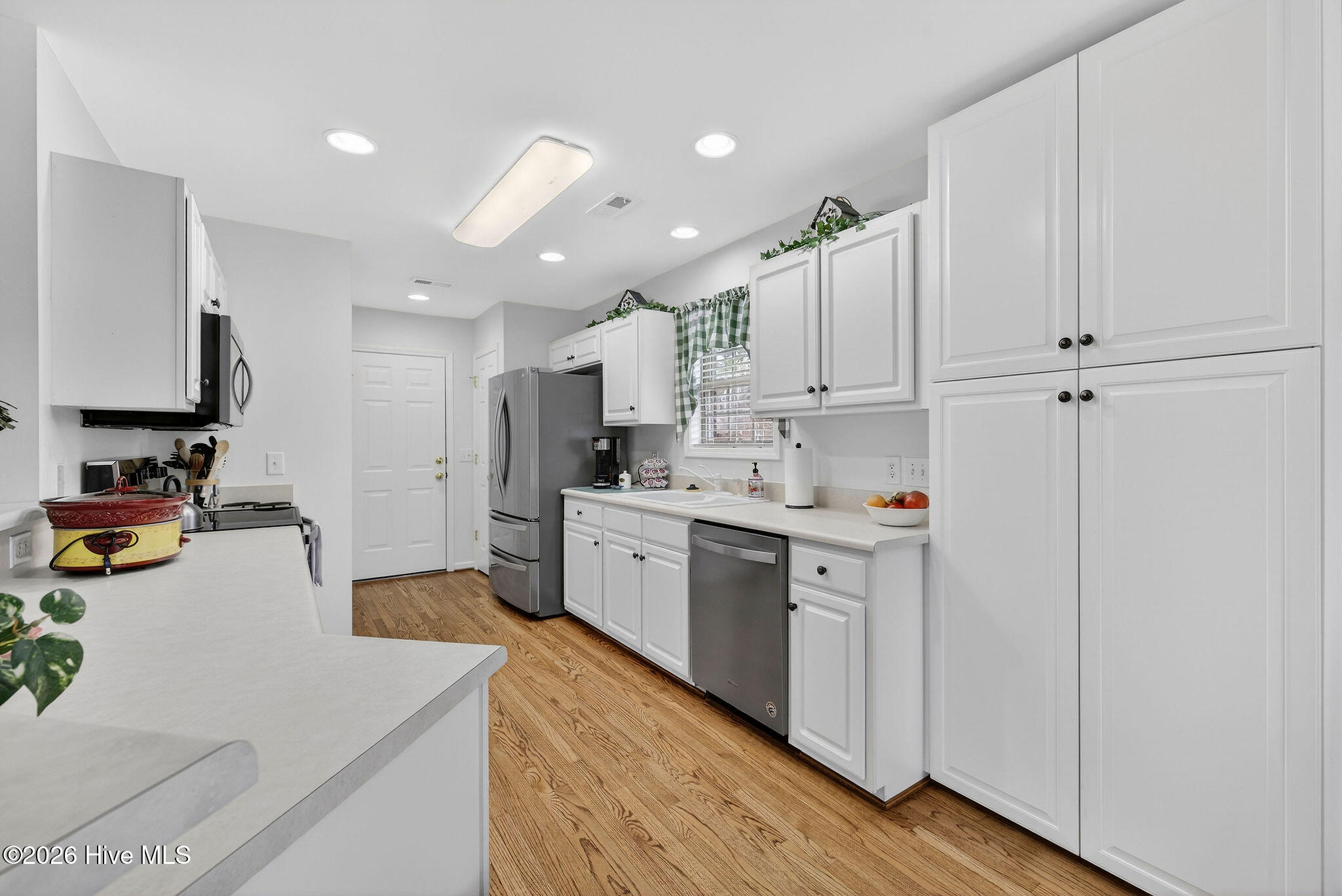 100557092 | Photo 19