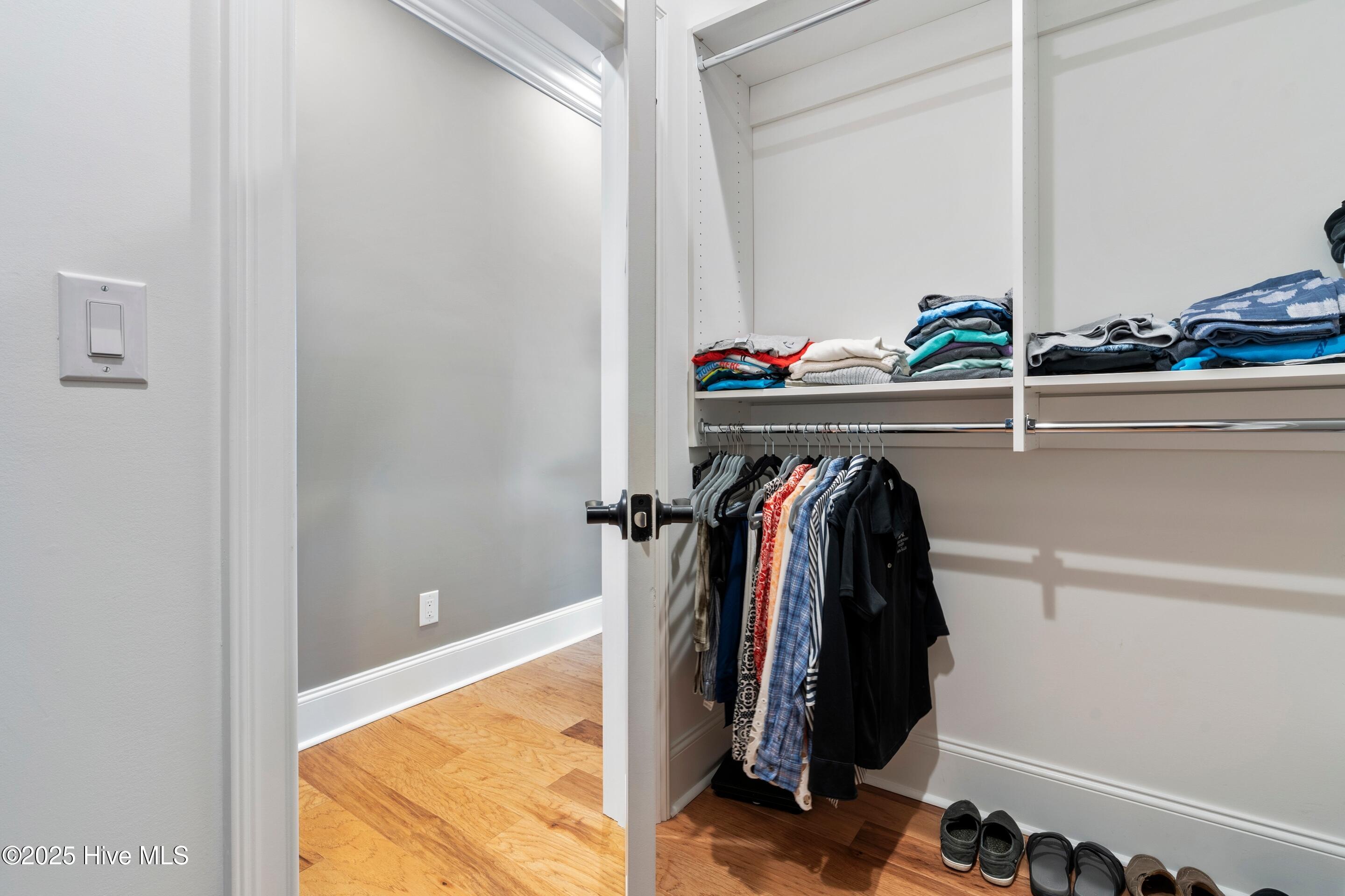 100541782 | Photo 33