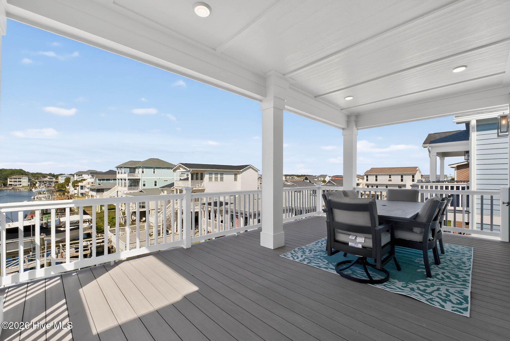 100543300 | Photo 92